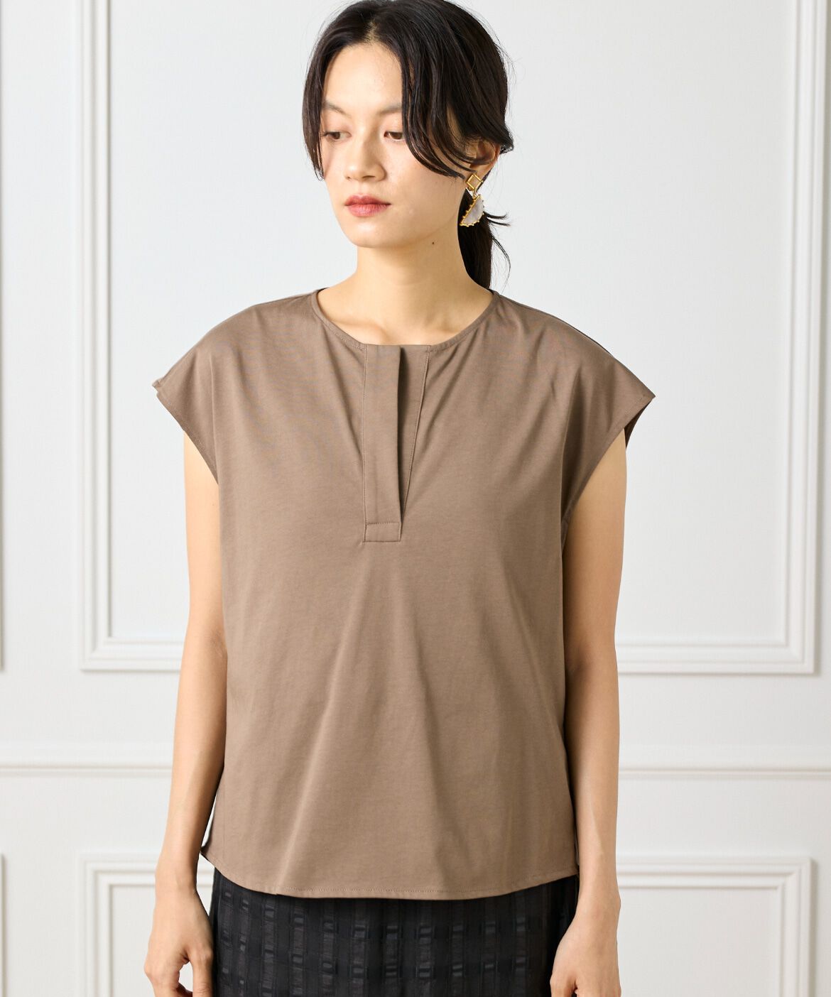 INED「《大きいサイズ》スキッパーデザイントップス」|Tシャツ・カットソー|