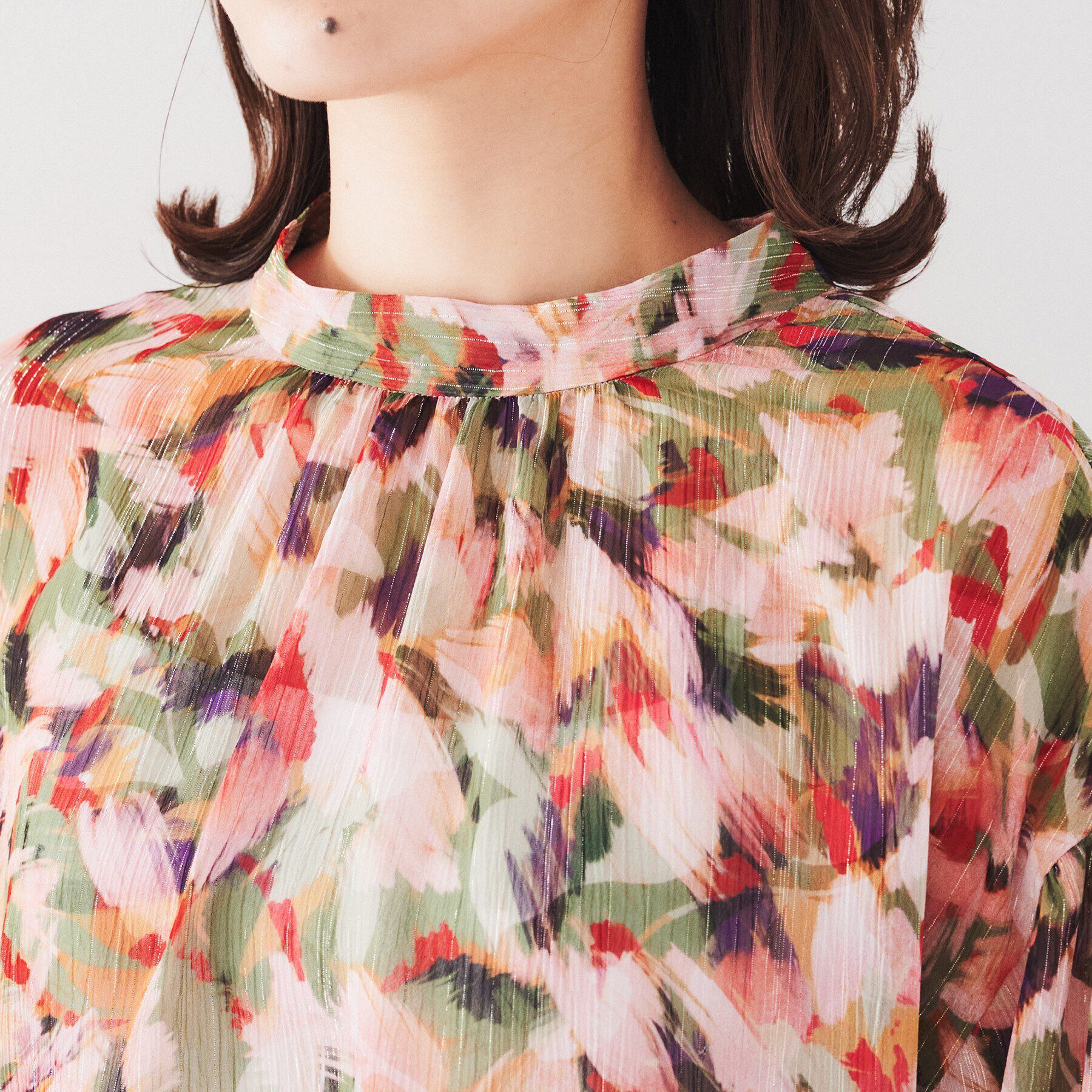 UNTITLED「【柄ブラウス/同素材ワンピースあり】楊柳ラメシフォン リーフプリントブラウス」|シャツ・ブラウス|