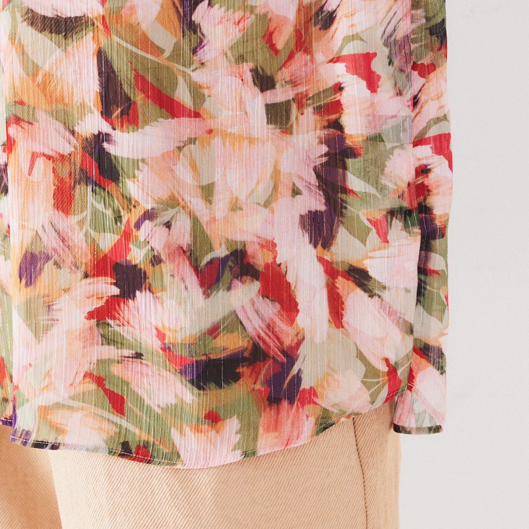 UNTITLED「【柄ブラウス/同素材ワンピースあり】楊柳ラメシフォン リーフプリントブラウス」|シャツ・ブラウス|