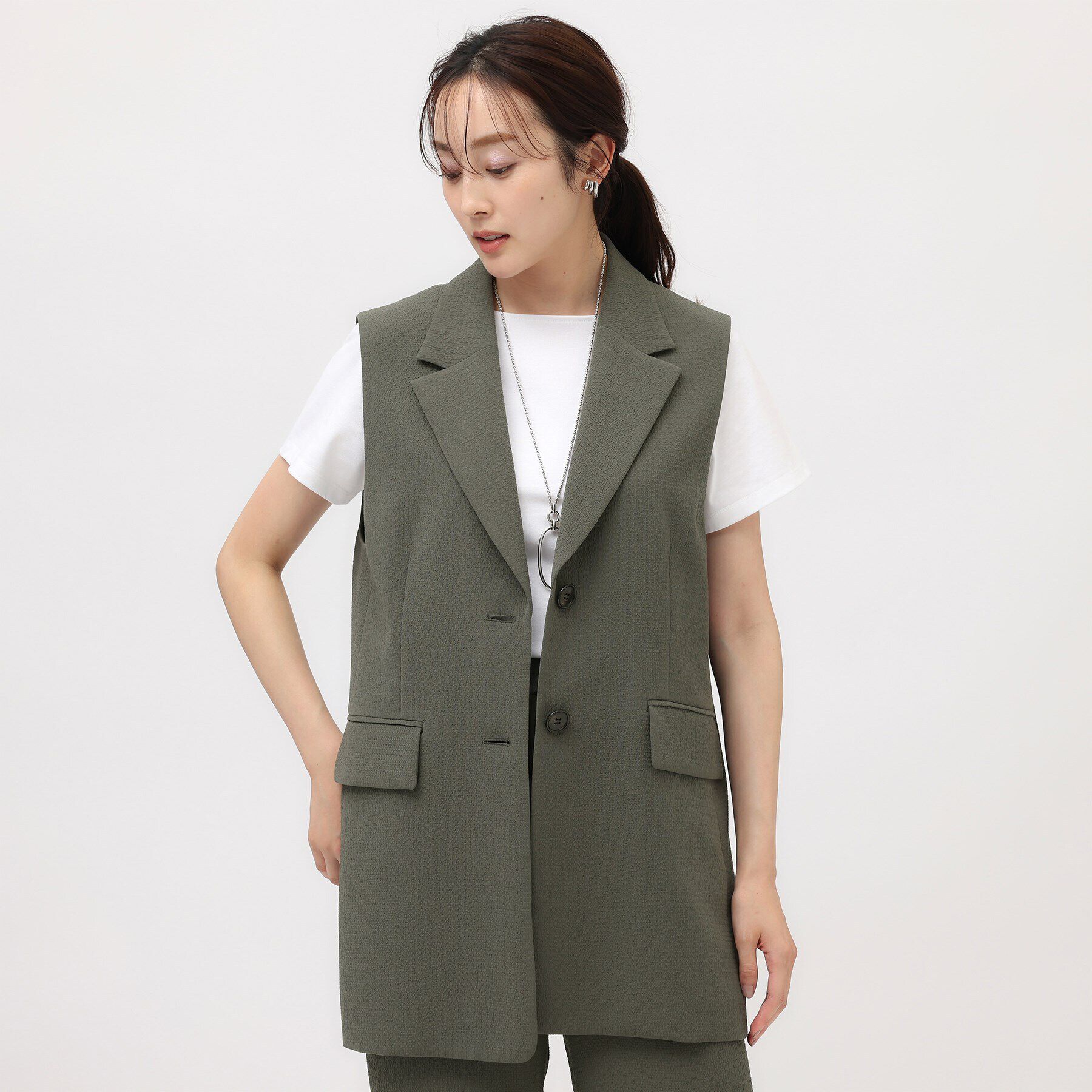 UNTITLED「【凹凸素材/セットアップ可】クレープダブル テーラードベスト」|ベスト・ジレ|カーキ(029)
