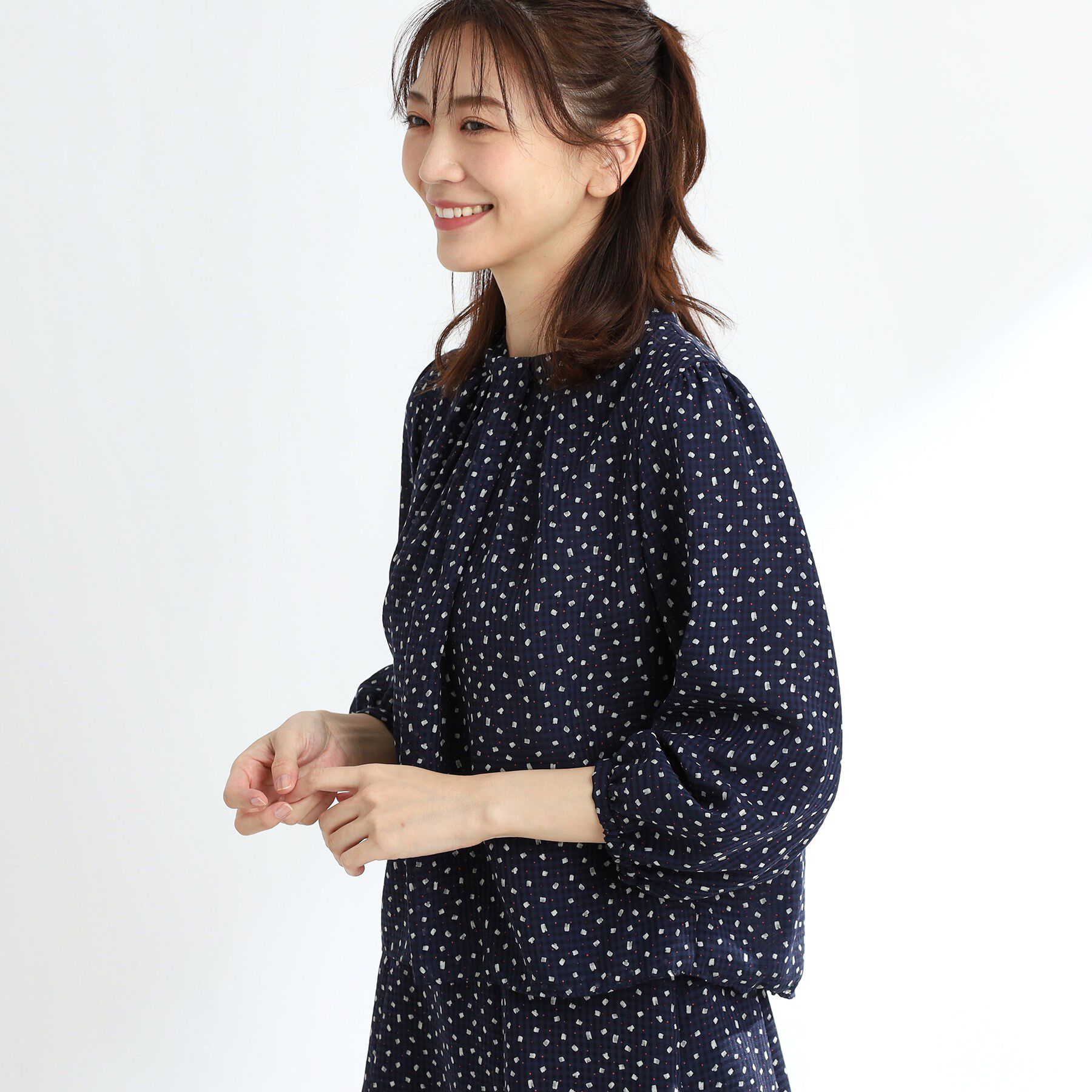 Reflect「【マシンウォッシュ可／セットアップ可能】コツキ柄プリントブラウス」|シャツ・ブラウス|