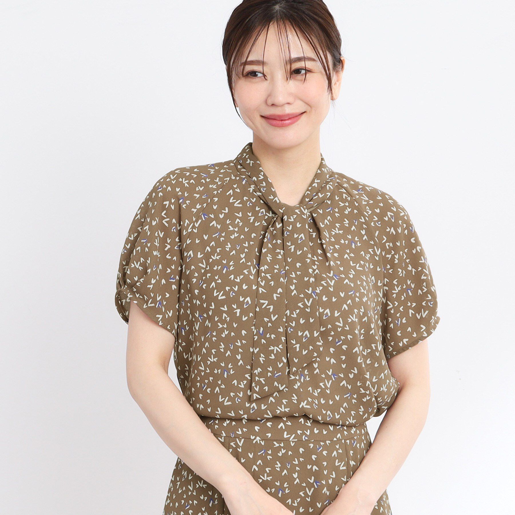 Reflect「【マシンウォッシュ可／セットアップ可】ボウタイプリントブラウス」|シャツ・ブラウス|