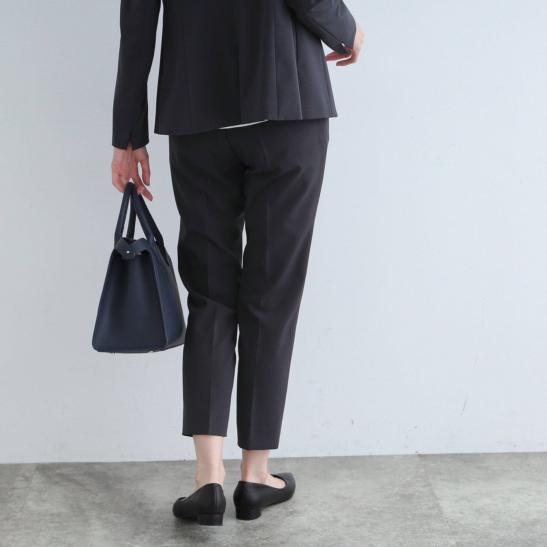 INDIVI「【洗える/UVケア/エコ/日本製】ストレッチ タックテーパードパンツ」|スーツ|