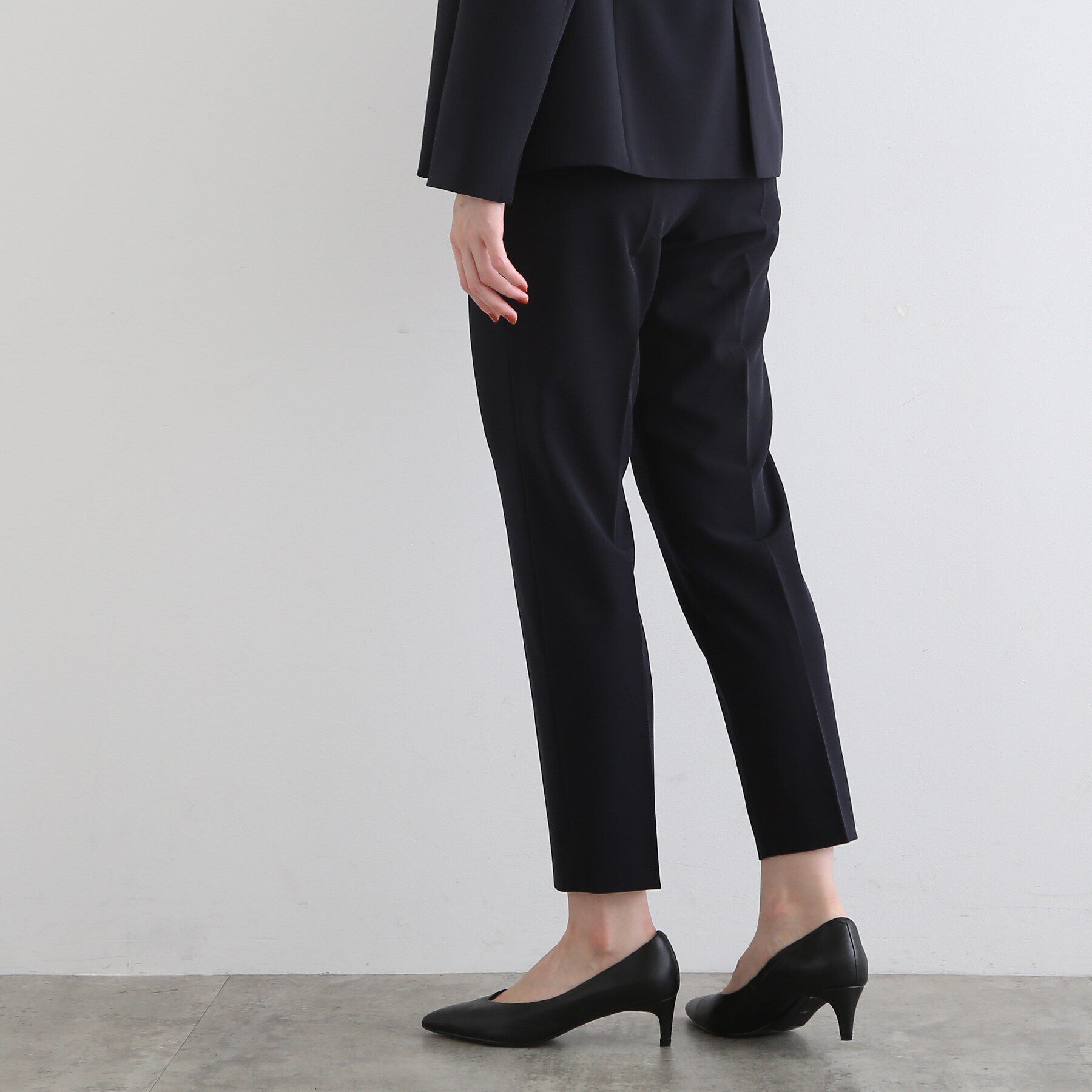 INDIVI「【洗える/UVケア/エコ/日本製】ストレッチ タックテーパードパンツ」|スーツ|