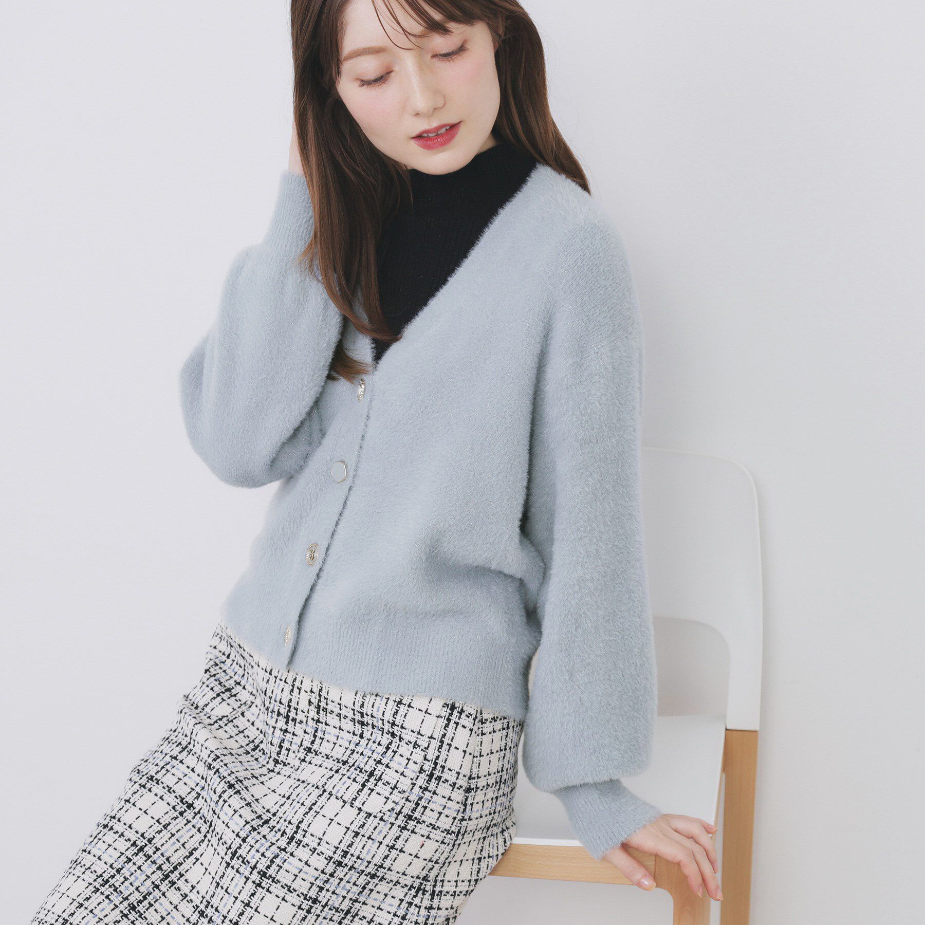 index「ラメフェザーヤーンVネックカーディガン【洗濯機OK】」|カーディガン|サックスブルー(69