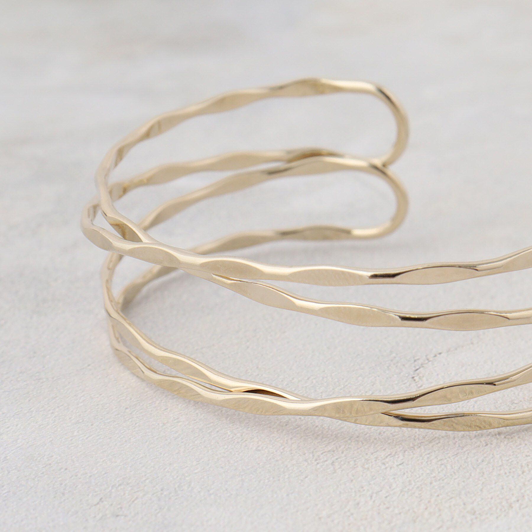 OPAQUE.CLIP「クロスメタルバングル」|ブレスレット・バングル|