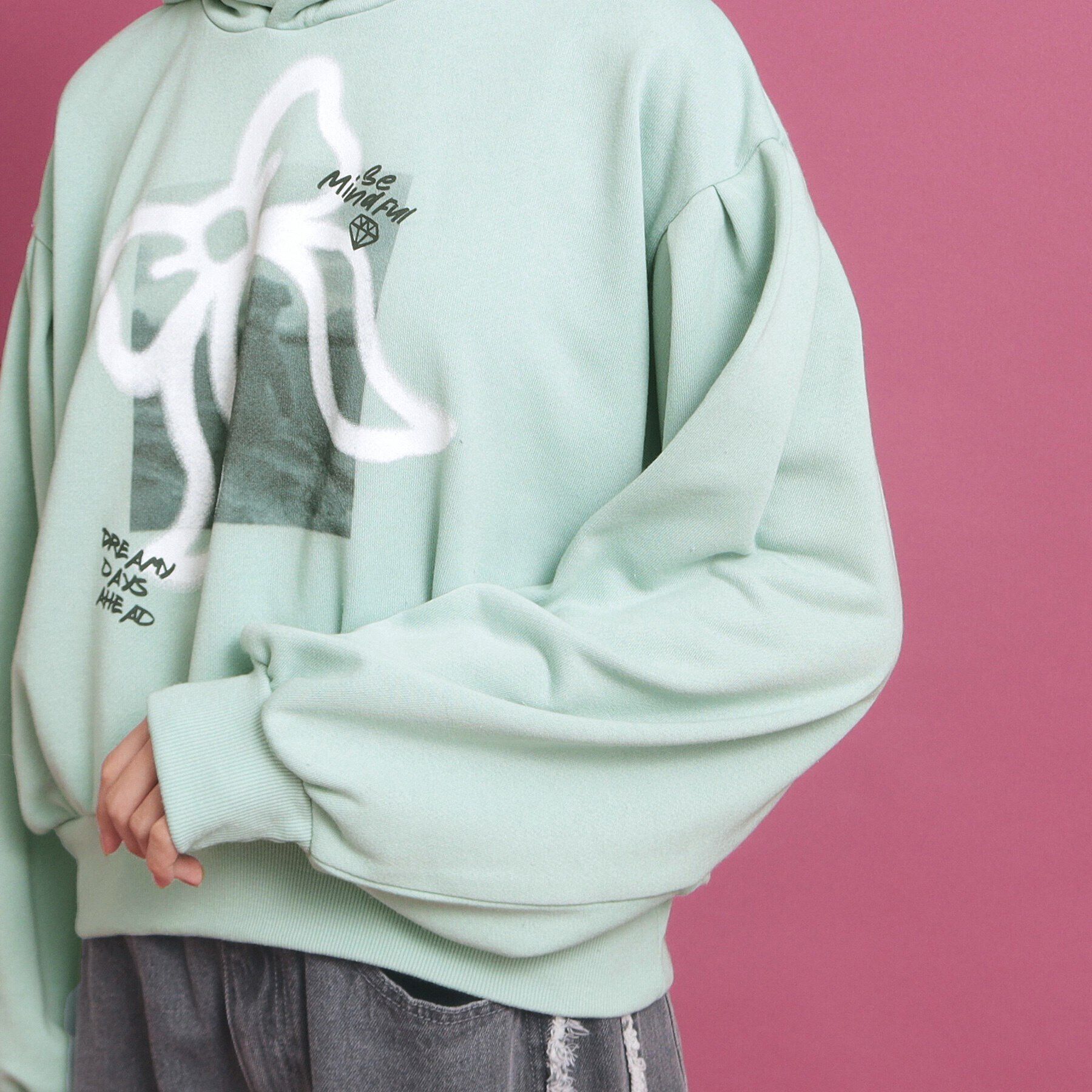 PINK-latte「スプレープリントロゴ フードパーカ」|パーカー|