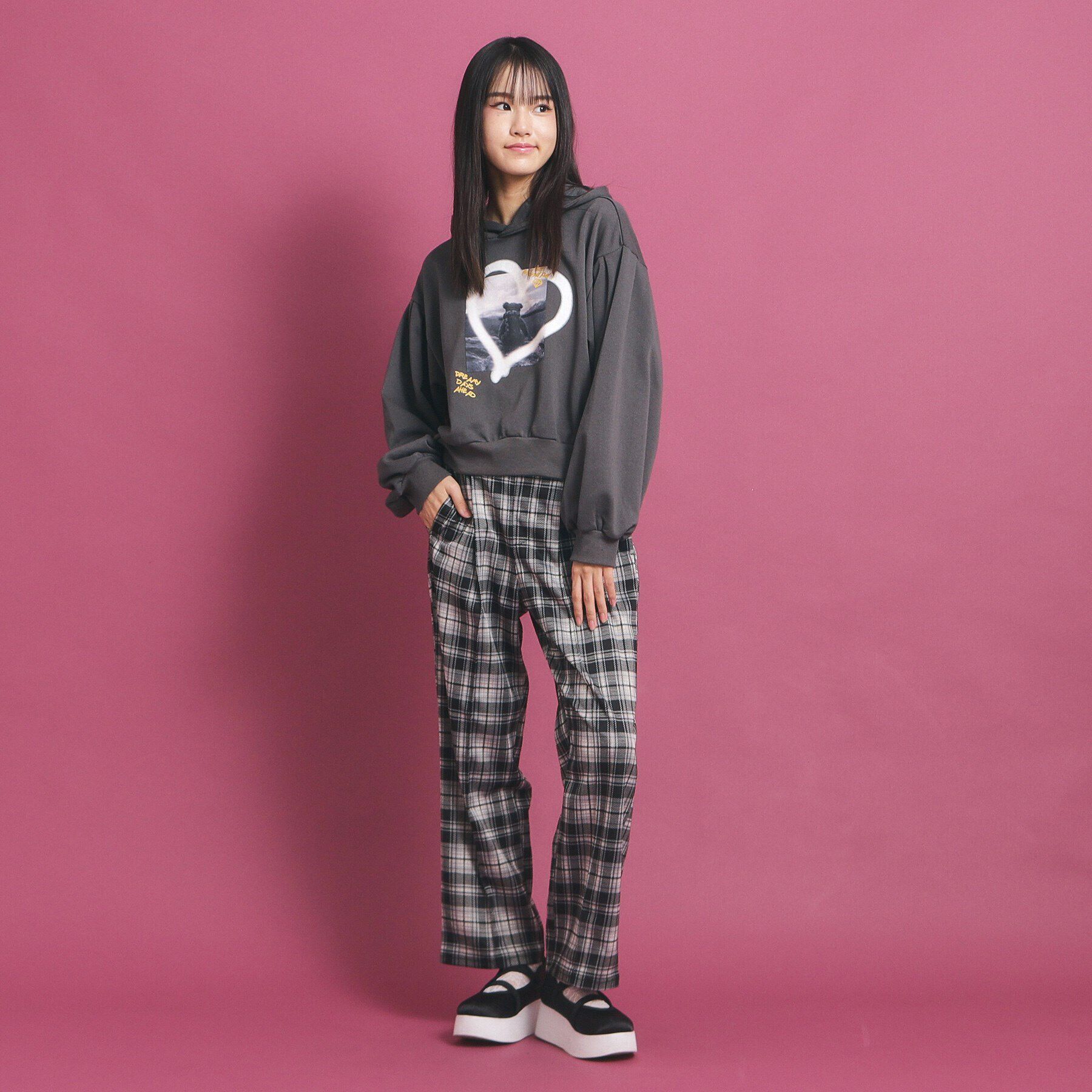 PINK-latte「スプレープリントロゴ フードパーカ」|パーカー|