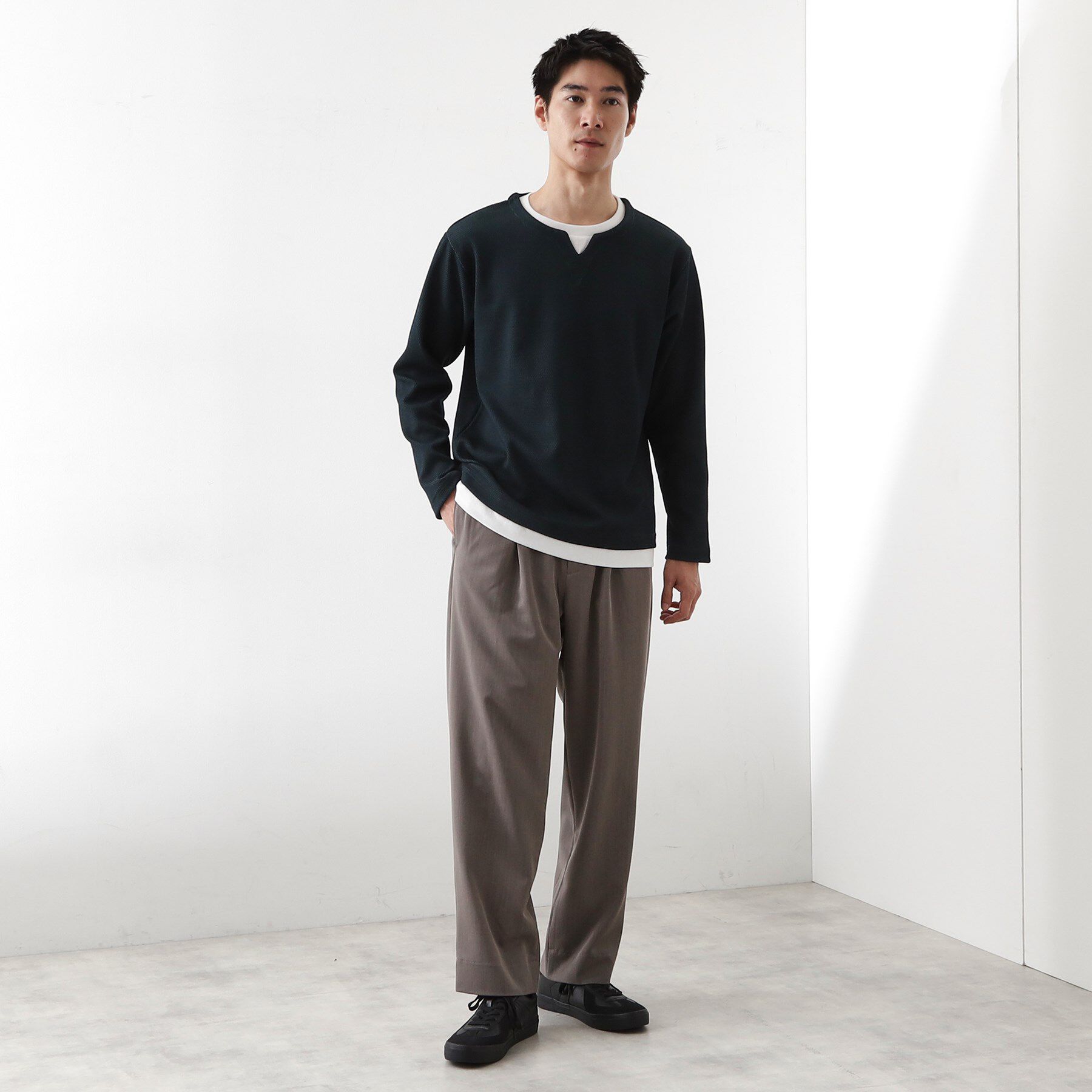 THE SHOP TK「【一枚でコーディネートが完成！】レイヤード風キーネック長袖Tシャツ 洗濯機OK」|Tシャツ・カットソー|