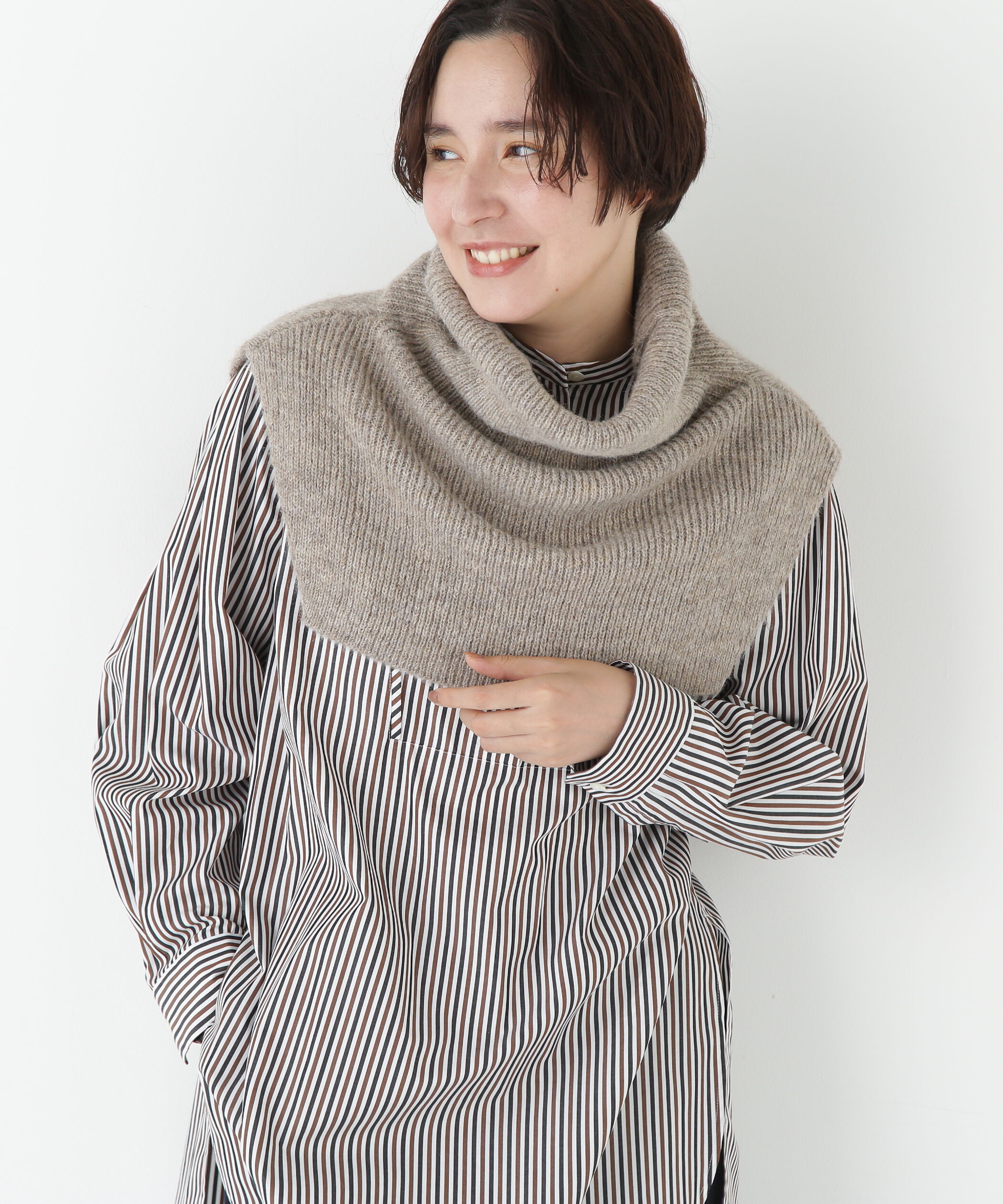  「◆スリットハイネックショートベスト」|ニット・セーター|ベージュ