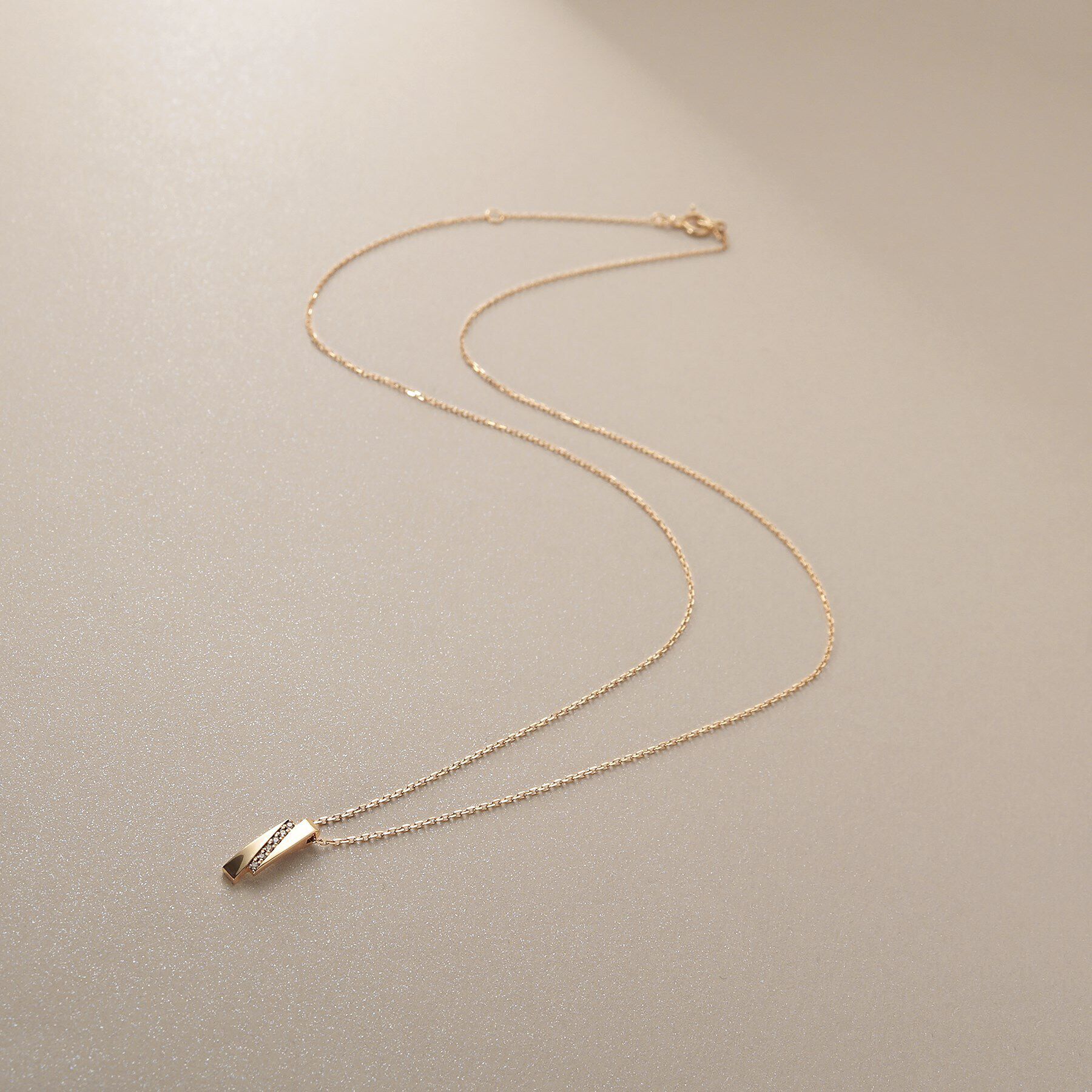 COCOSHNIK「K10ダイヤモンド シフテッドレクタングル ネックレス」|ネックレス|