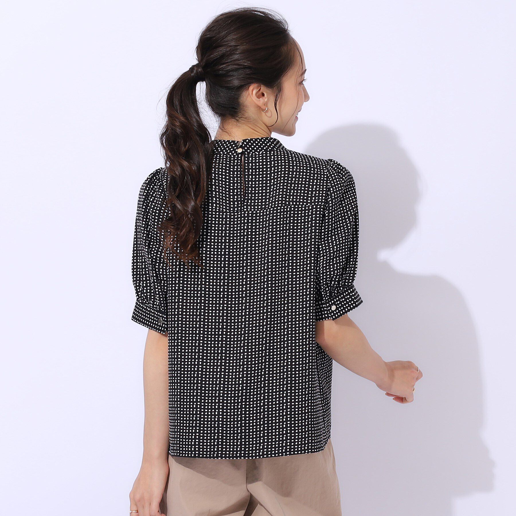 SHOO･LA･RUE「【2WAY/無理せずキレイ】リボンが華やかさをプラスする 5分袖ブラウス」|シャツ・ブラウス|