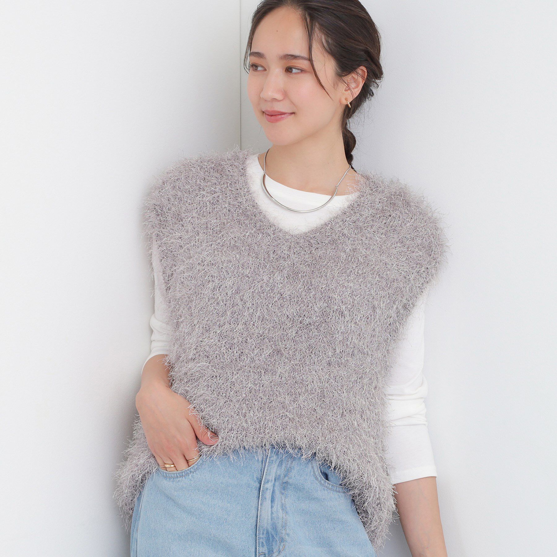 SHOO･LA･RUE「【2点セット/S-LL】大人のフェミニンカジュアルに ラメシャギーニットベスト+ロンT」|ニット・セーター|グレー(012)