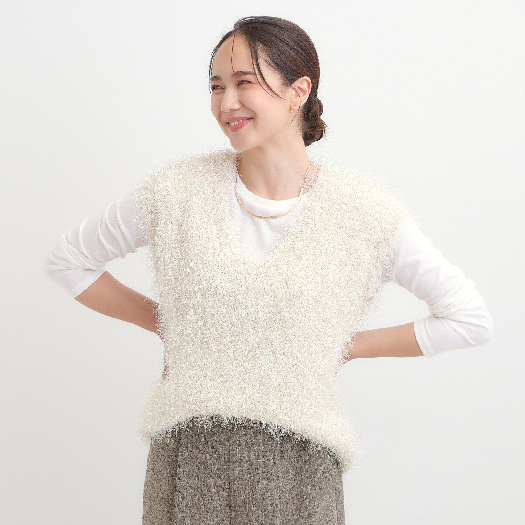 SHOO･LA･RUE「【2点セット/S-LL】大人のフェミニンカジュアルに ラメシャギーニットベスト+ロンT」|ニット・セーター|