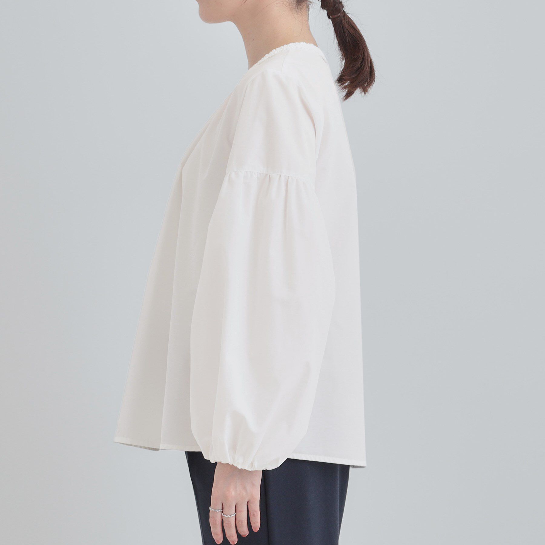 SHOO･LA･RUE「【洗濯機可/S-LL】ジレスタイルに ぽわん袖ブラウス」|シャツ・ブラウス|