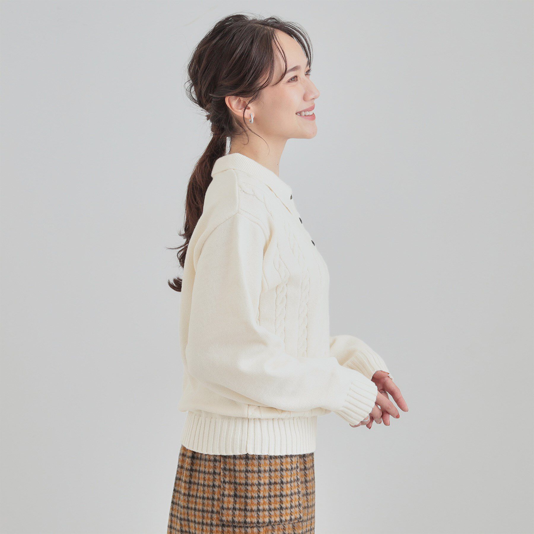 SHOO･LA･RUE「【S-LL】配色ボタンがポイント 襟付きケーブルニット」|ニット・セーター|