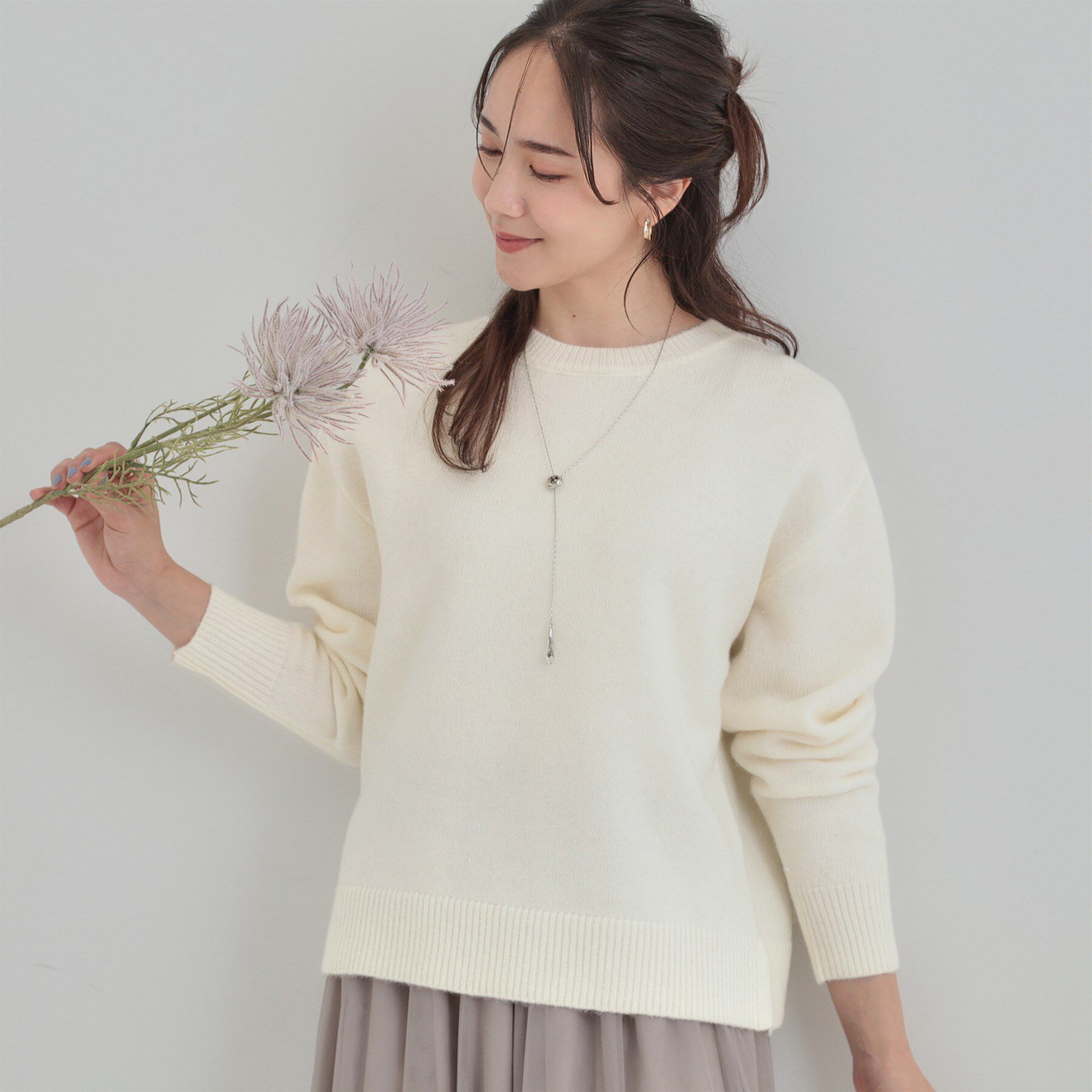 SHOO･LA･RUE「【S-LL/洗濯機可】キラキラ光るラメが上品　クルーネックニット」|ニット・セーター|オフホワイト(003