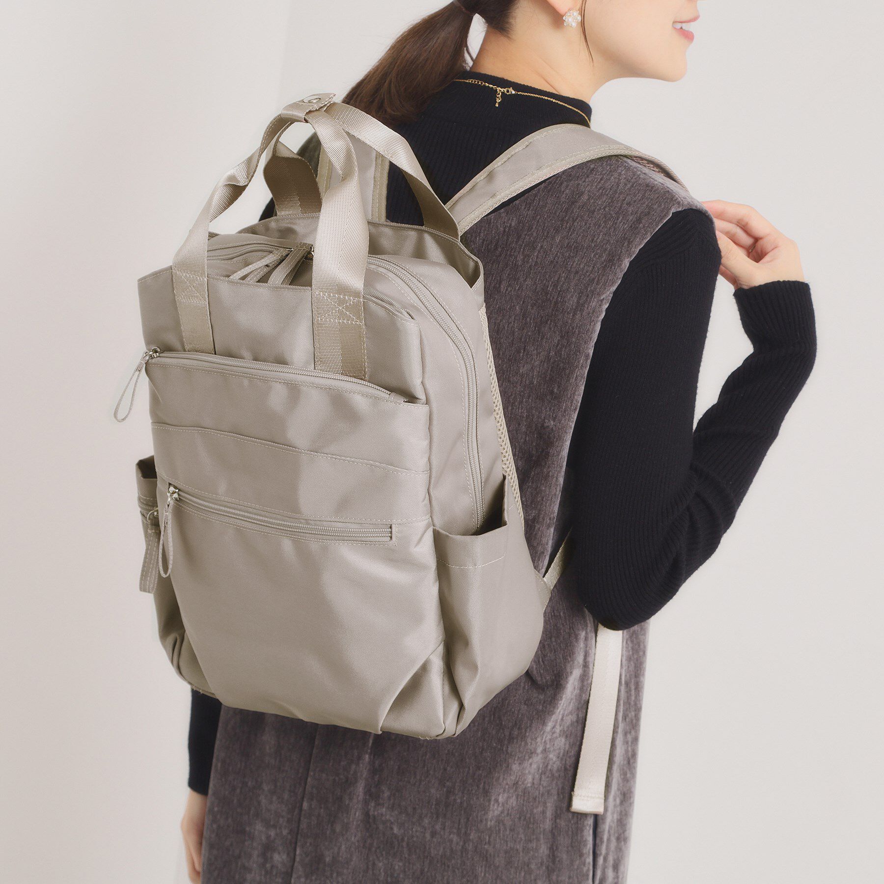 ITS&rsquo;DEMO「＜人間工学＞撥水リュック」|リュック|グレージュ(050)