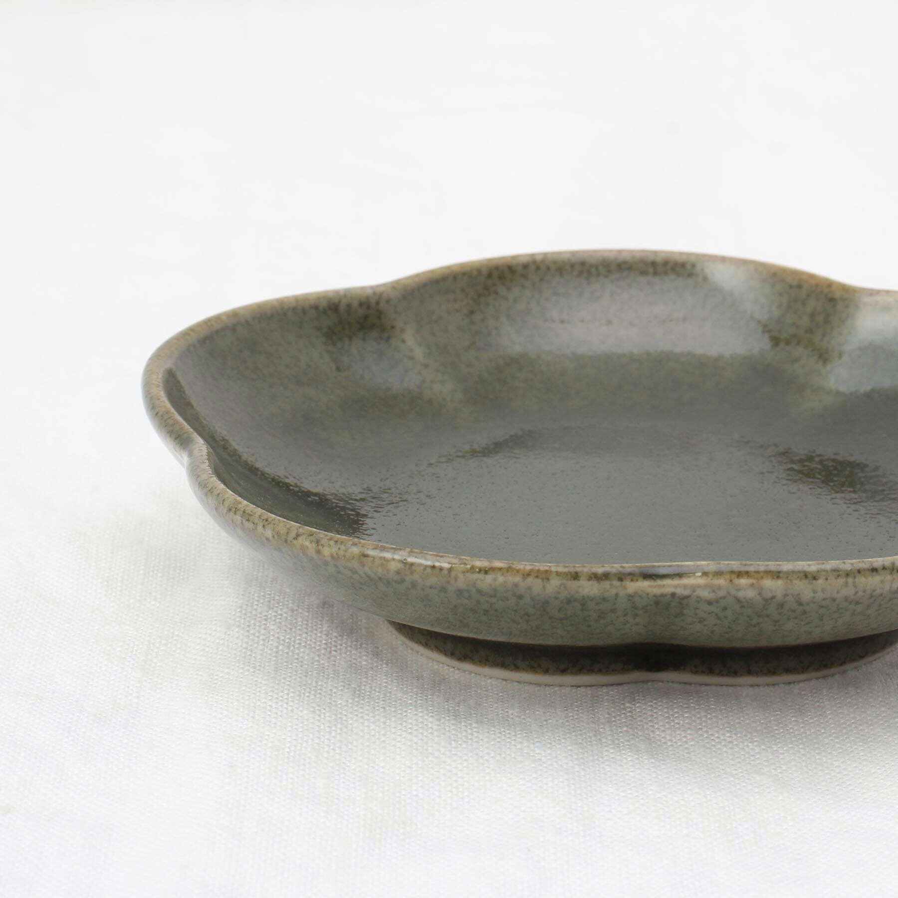 212 KITCHEN STORE「ケイプ 梅形小皿 オリベグリーン」|食器・キッチングッズ|