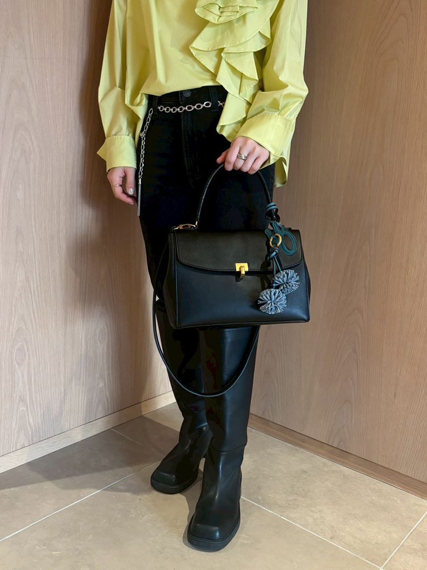 Mila Owen「メタルモチーフスクエアバッグ」|ショルダー・メッセンジャー|