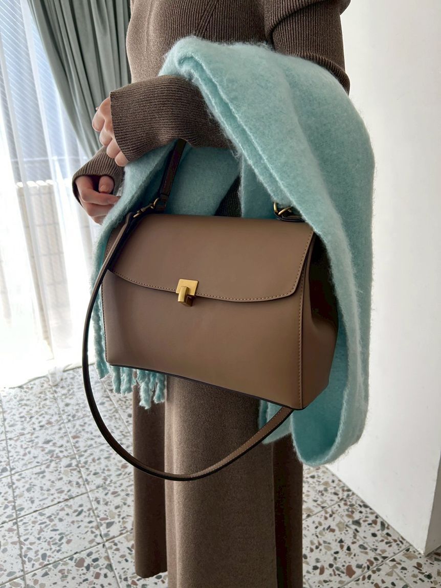 Mila Owen「メタルモチーフスクエアバッグ」|ショルダー・メッセンジャー|