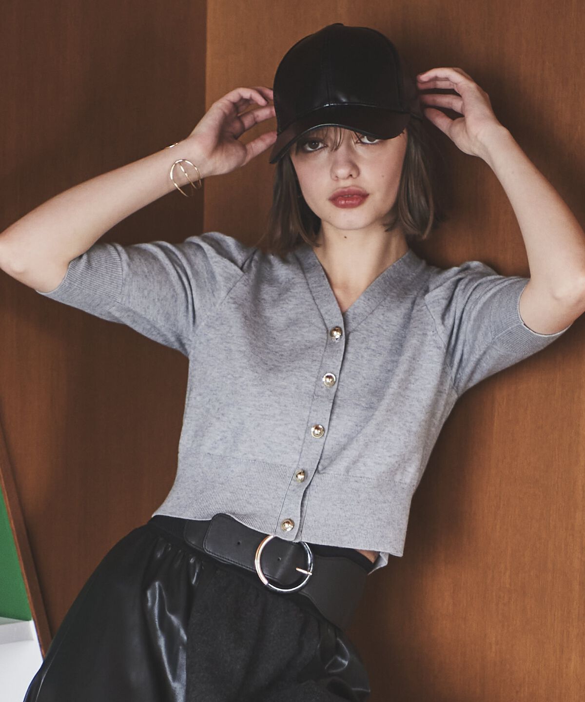 アンドクチュール「袖ギャザーVネックカーデプルオーバー」|ニット・セーター|