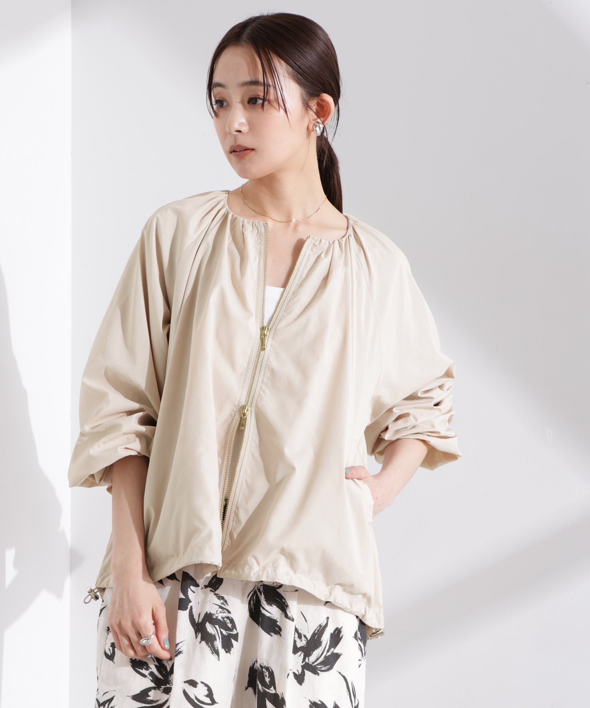 nano･universe「ソフトギャザージップブルゾン」|ブルゾン・スタジャン|ベージュ