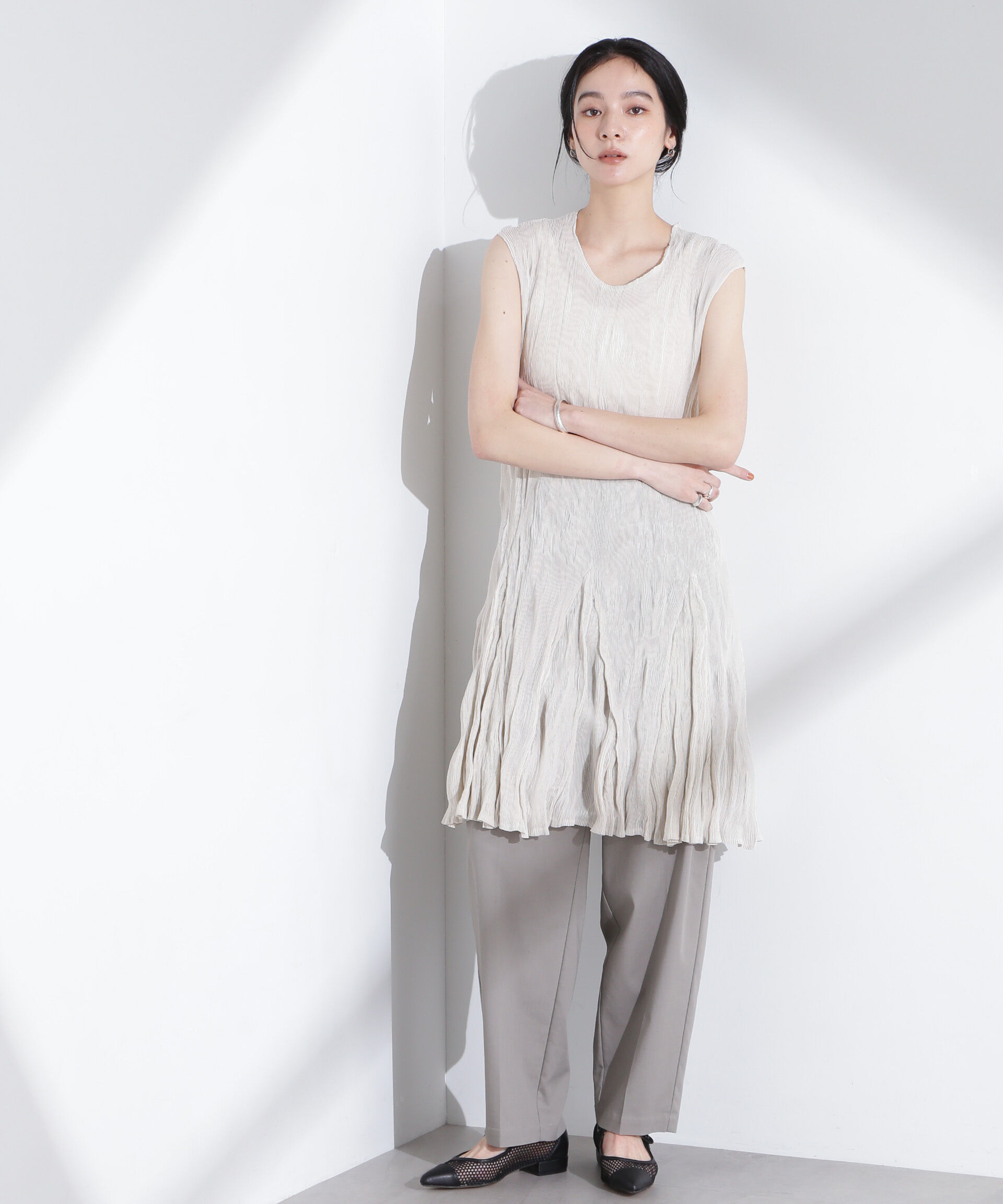 nano･universe「リネンストレッチタックコクーンパンツ」|チノ|