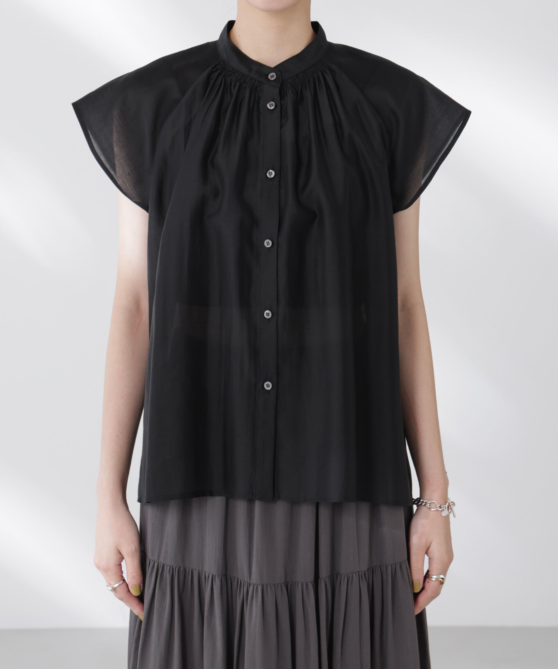 nano･universe「シアーサテンスタンドカラーブラウス」|シャツ・ブラウス|