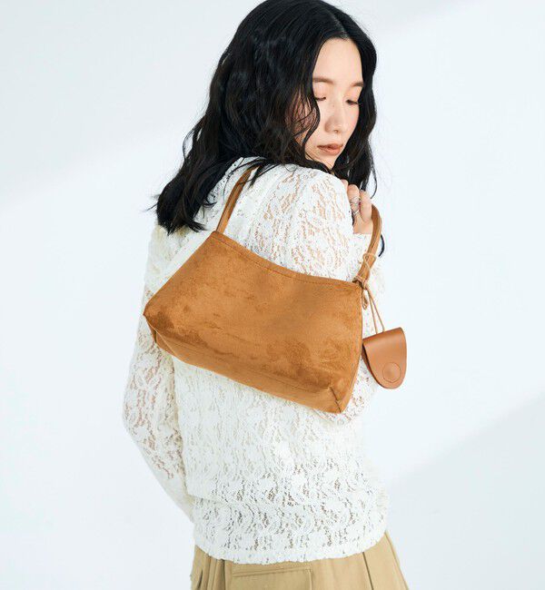 fredy emue「ホルダーチャーム付きワンハンドルバッグ」|ショルダー・メッセンジャー|キャメル