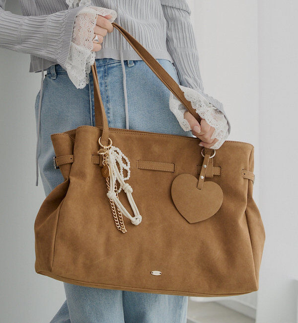  「【5色展開/通勤・通学に◎】チャーム付きベルトデザインBIGトートバッグ」|トートバッグ|
