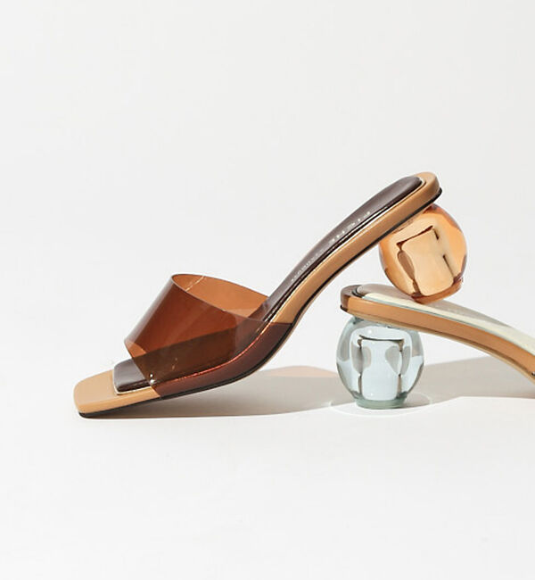 AU BANNISTER「クリアヒールミュール」|サンダル|ブラウン