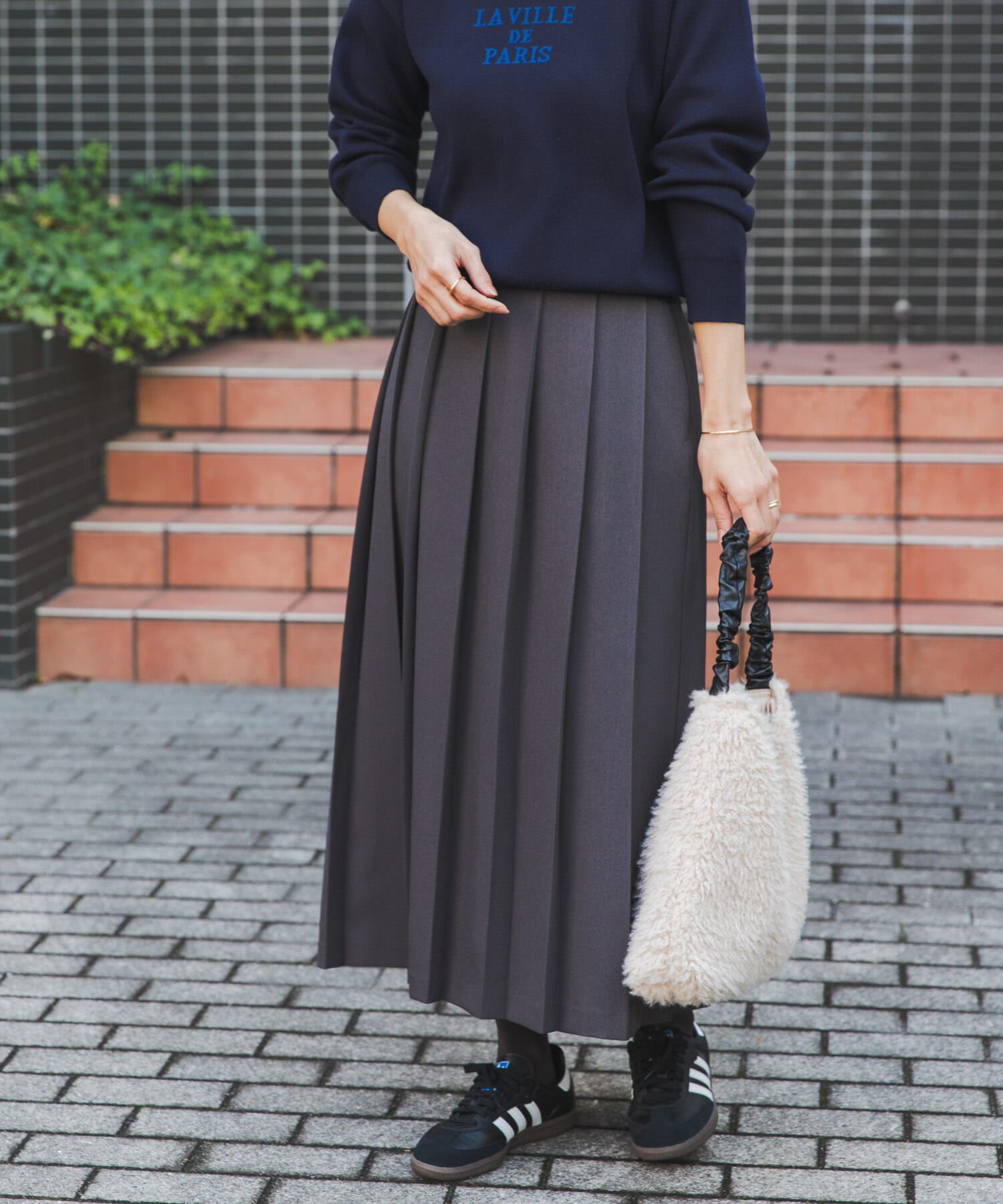 URBAN RESEARCH DOORS「『UR TECH SMOOTHLUXE』片ヒダプリーツスカート」|スカート|チャコールグレー