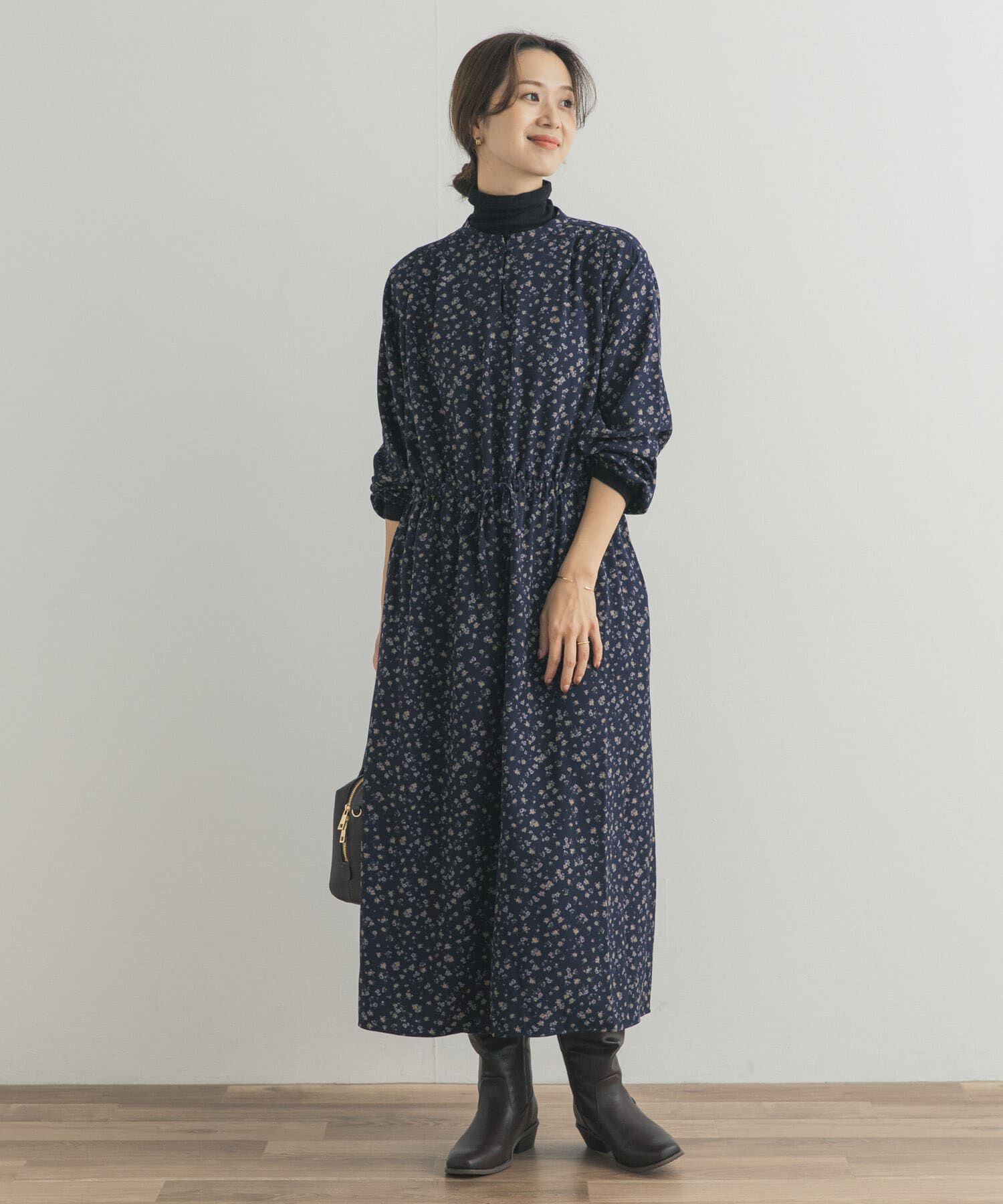 URBAN RESEARCH DOORS「小花柄ドロストワンピース」|ワンピース|