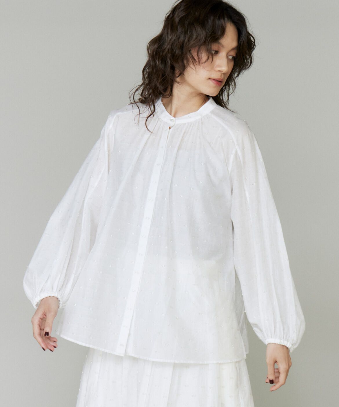 INED「《大きいサイズ》ラメドットギャザーブラウス」|シャツ・ブラウス|