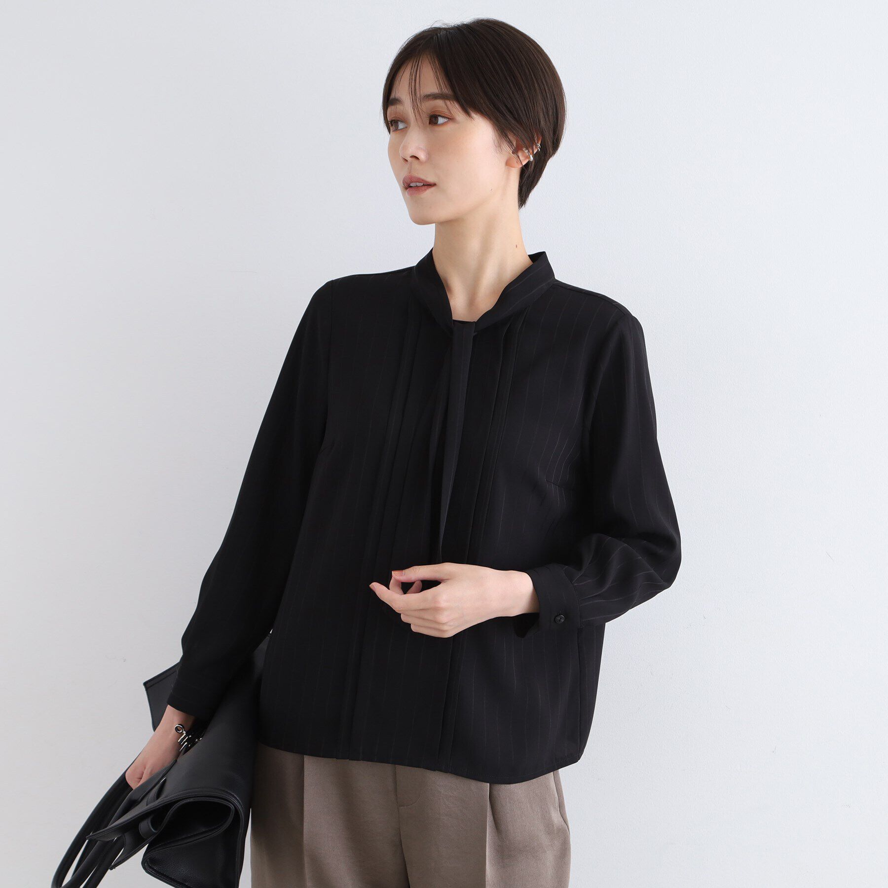 INDIVI「【洗える】シアーストライプ柄ボウタイブラウス」|シャツ・ブラウス|ブラック(019)