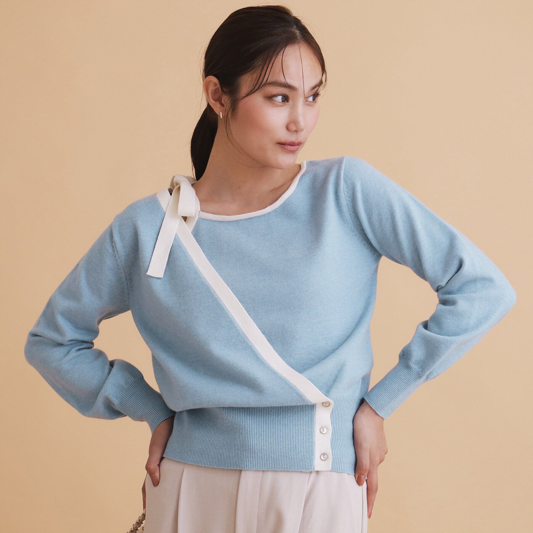 index「アシメリボンカシュクールニット【洗濯機洗い可】」|ニット・セーター|サックスブルー(09
