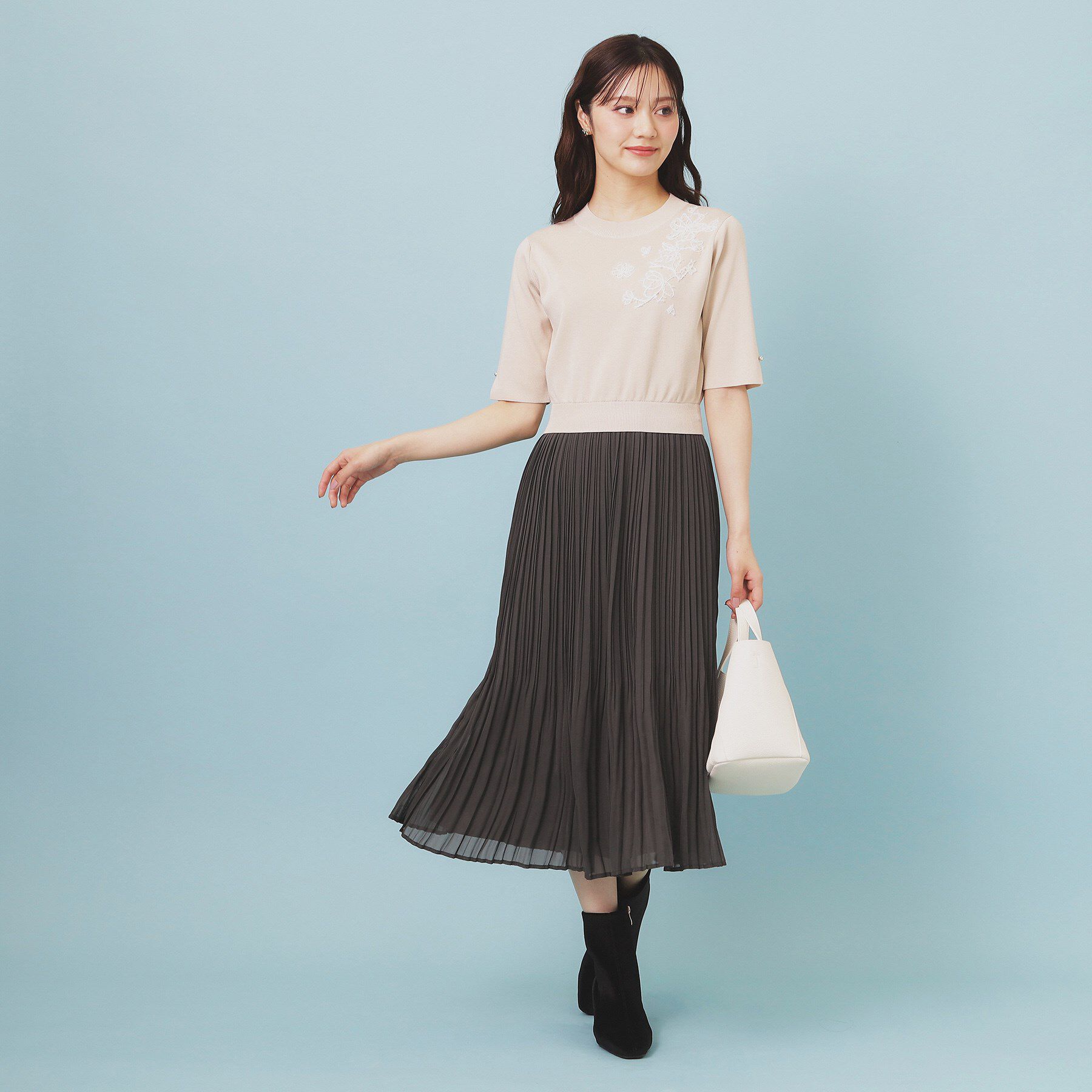 index「刺繍デザインドッキングプリーツワンピース【洗濯機OK】」|ワンピース|