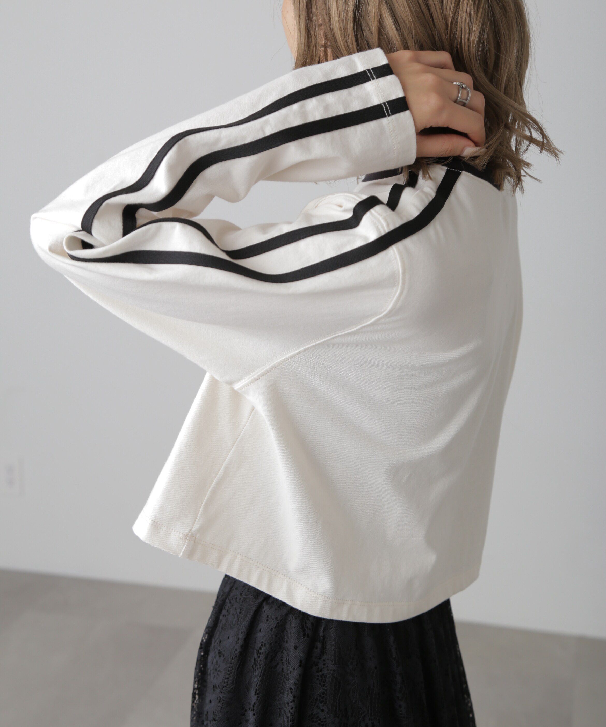  「サイドラインロングTシャツ」|Tシャツ・カットソー|ホワイト&times;ブラ