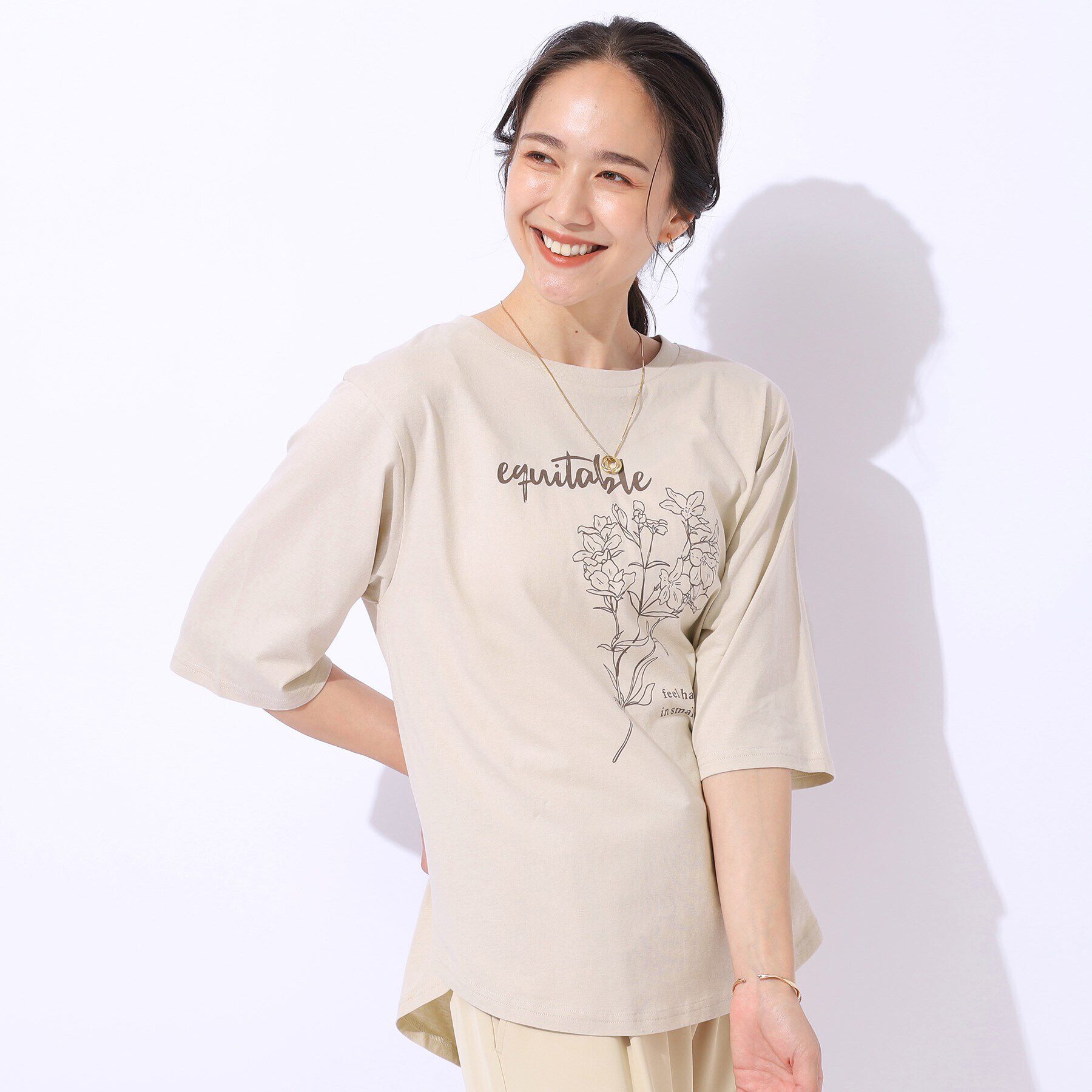 SHOO･LA･RUE「【洗える/綿100%/プチプラ】アウトも決まる ラウンドヘム プリントTシャツ」|Tシャツ・カットソー|ライトベージュ(25