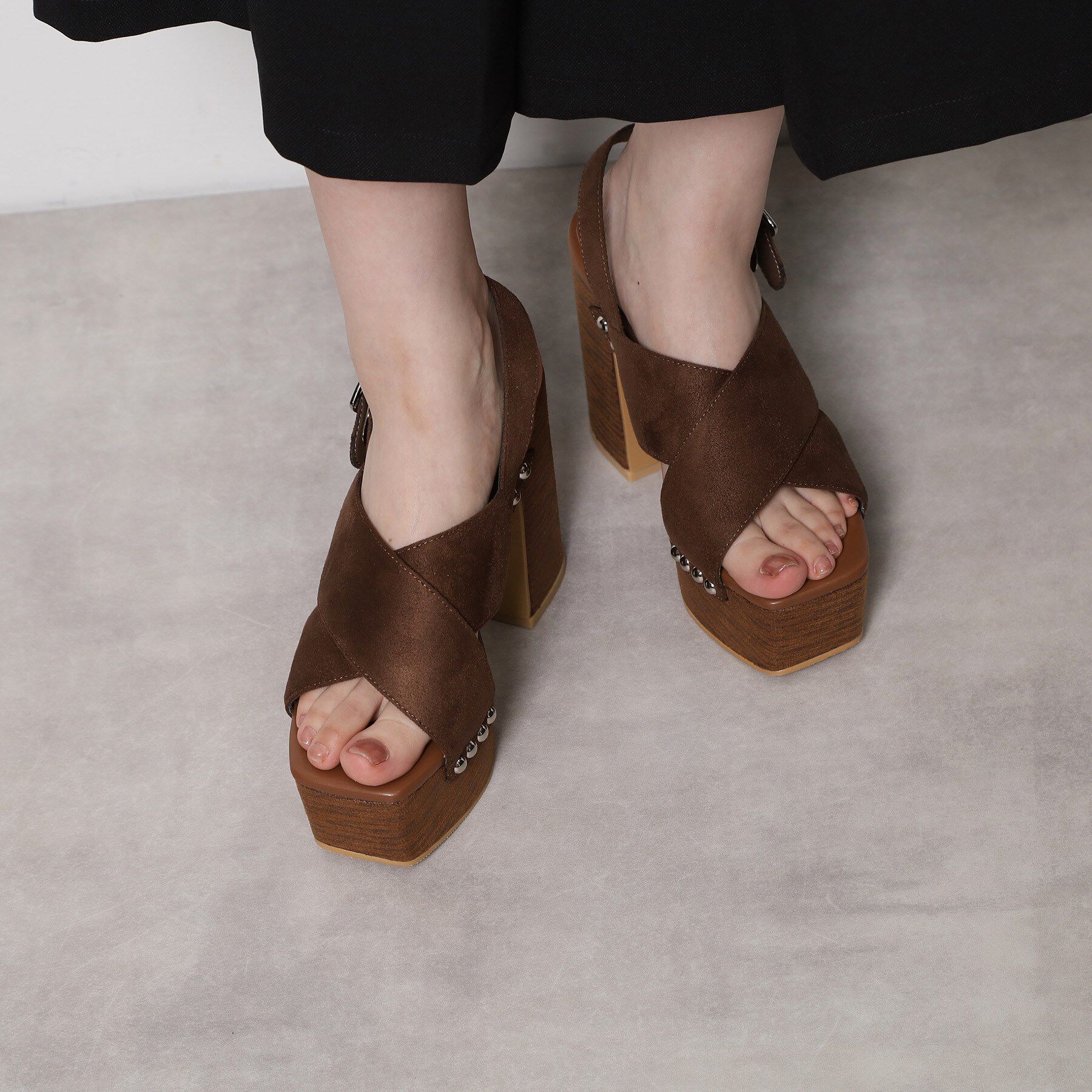 ESPERANZA「【ラク盛り／サンダル】リピーター続出／脚長美脚 クロススタッズサンダル」|サンダル|