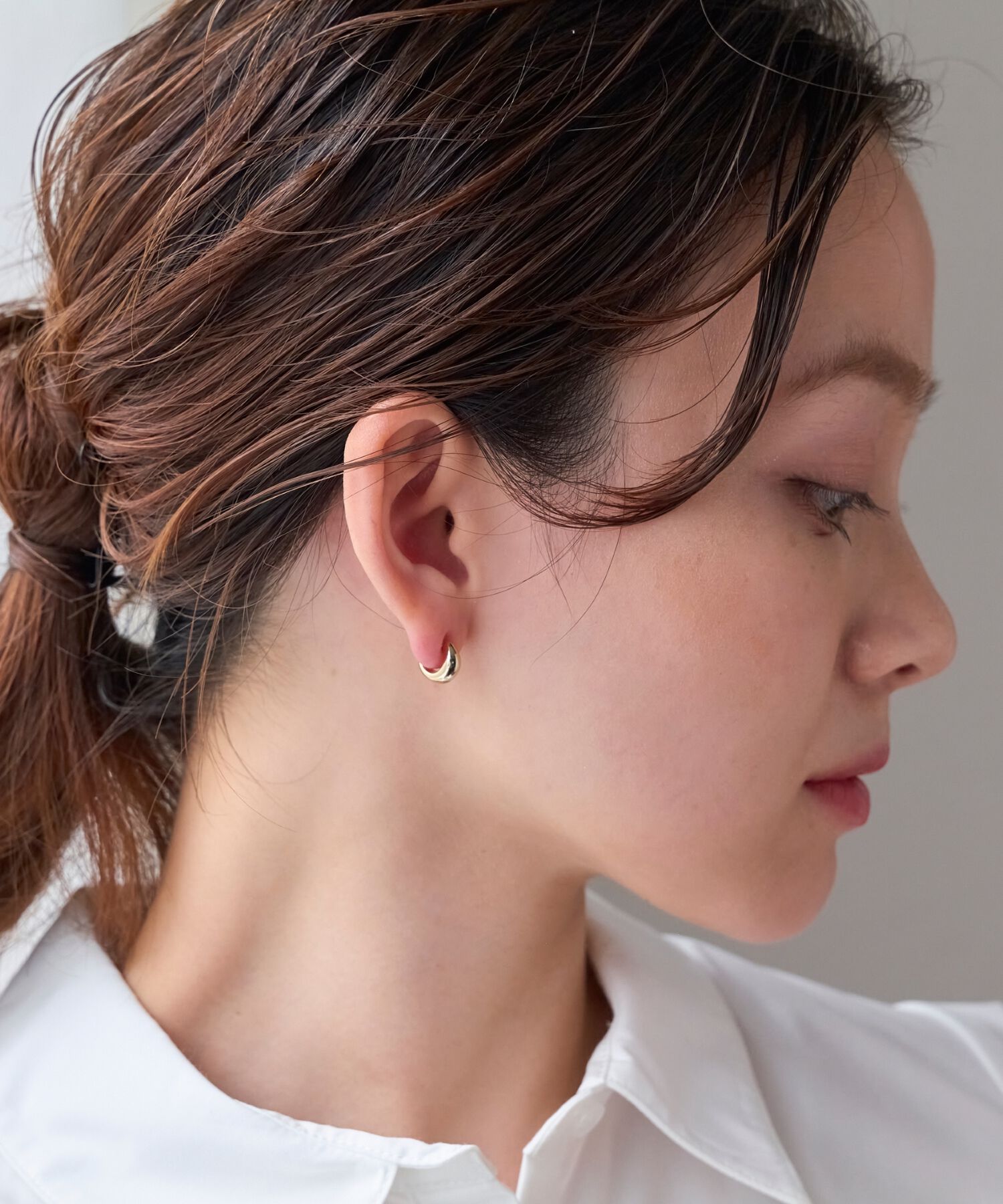 Phoebe「【金属アレルギー対応】ぷっくりフープセラミックピアス　ゴールド」|ピアス|