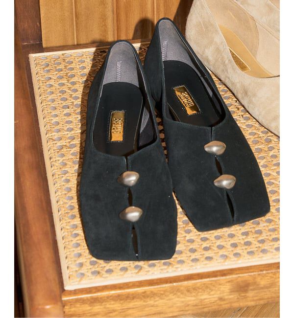 GRISE「《予約》GRISEレザーワイドスクエアスリットフラット」|その他|ブラック