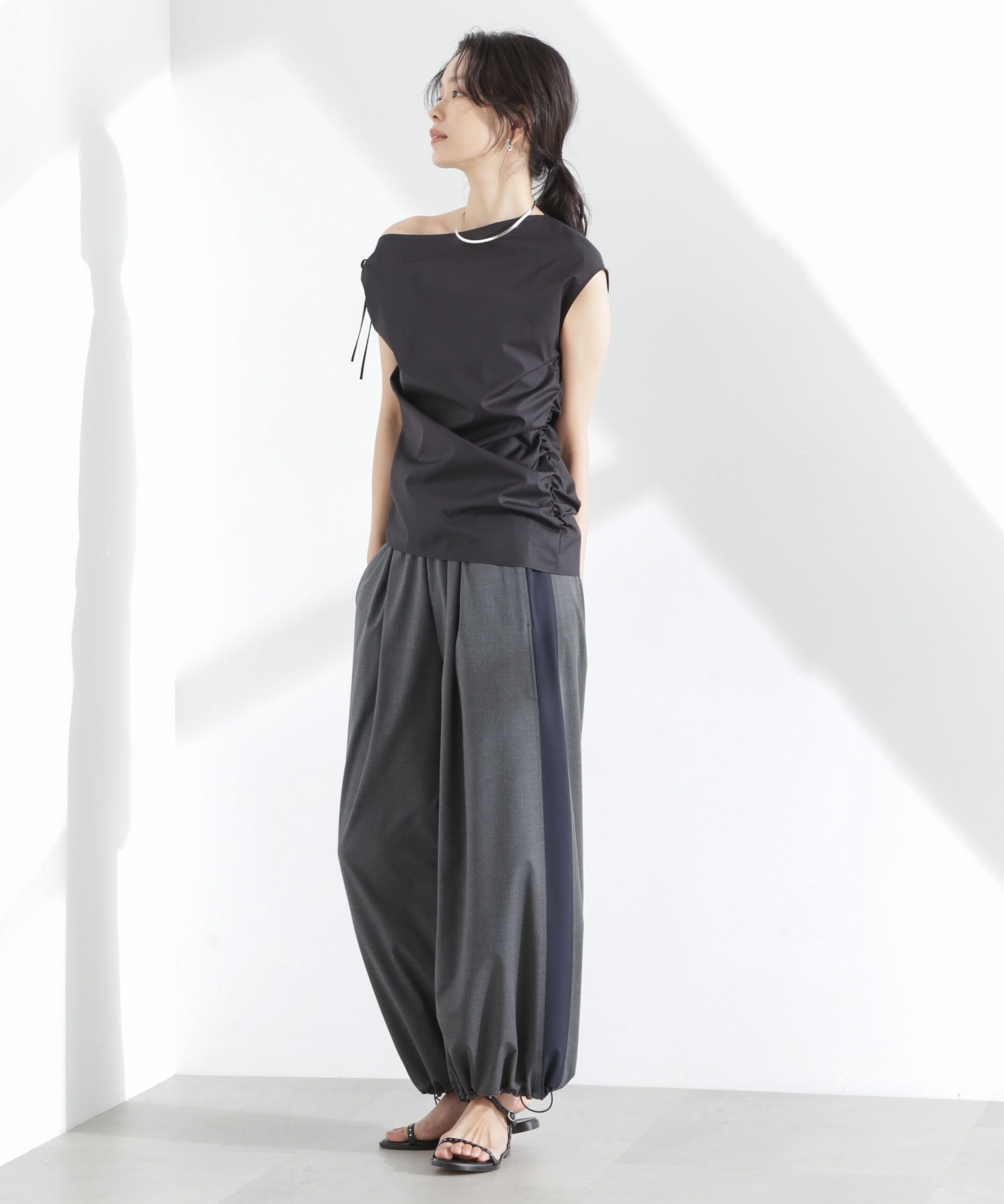 nano･universe「ラインイージーワイドパンツ」|チノ|