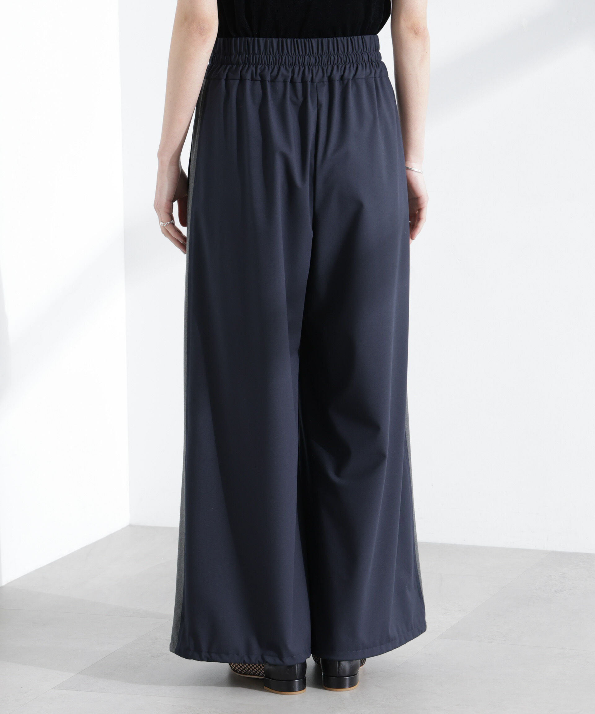 nano･universe「ラインイージーワイドパンツ」|チノ|