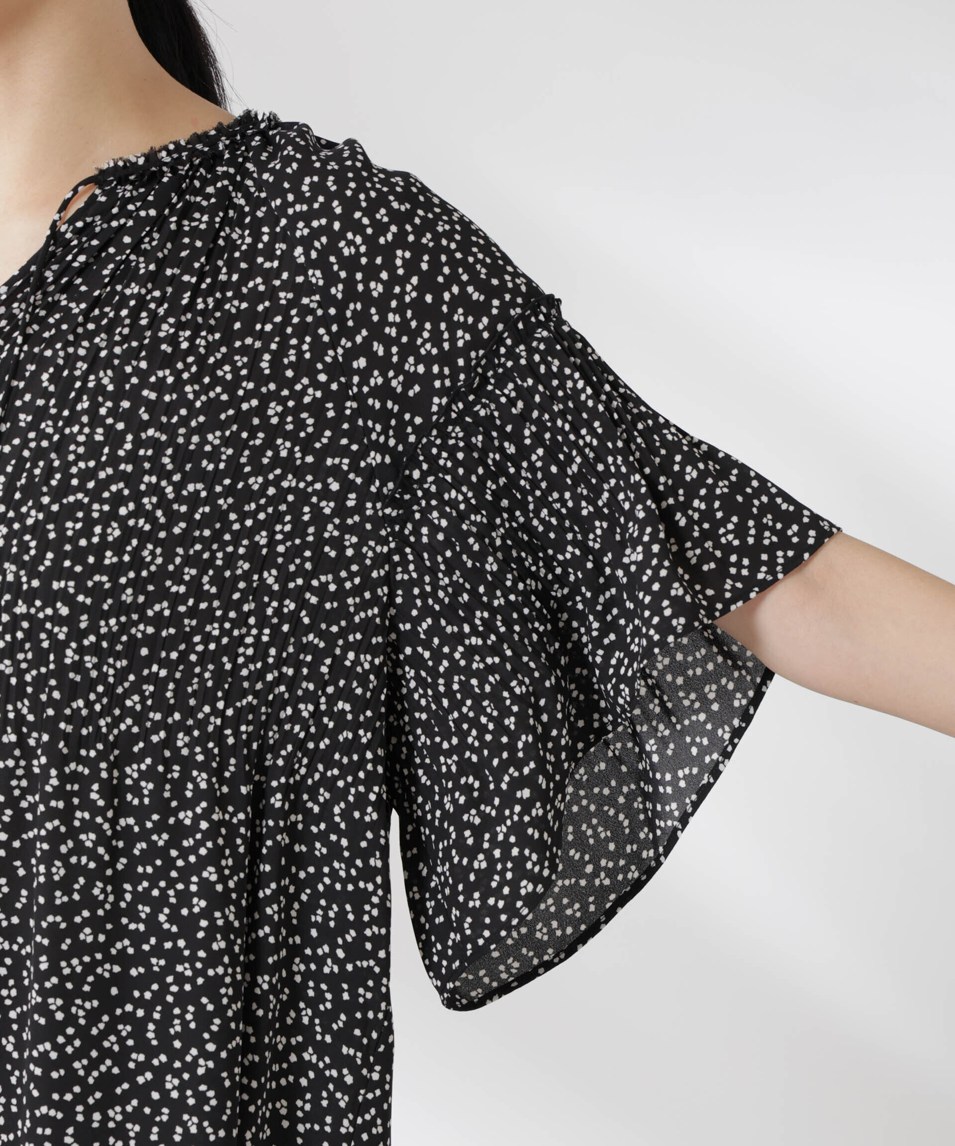 nano･universe「ランダムドットプリーツブラウス」|シャツ・ブラウス|