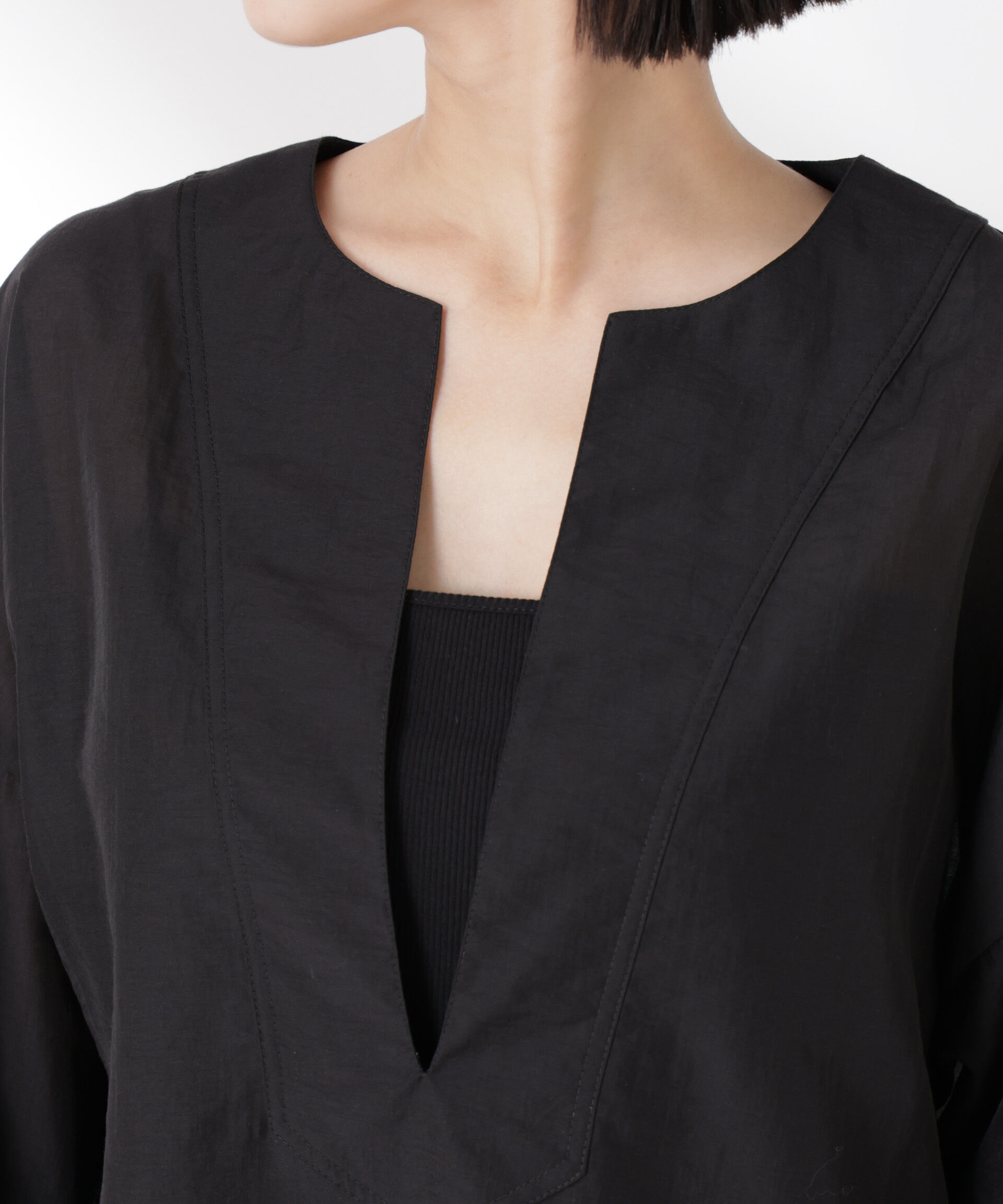 nano･universe「DeepVネックプルオーバーブラウス」|シャツ・ブラウス|