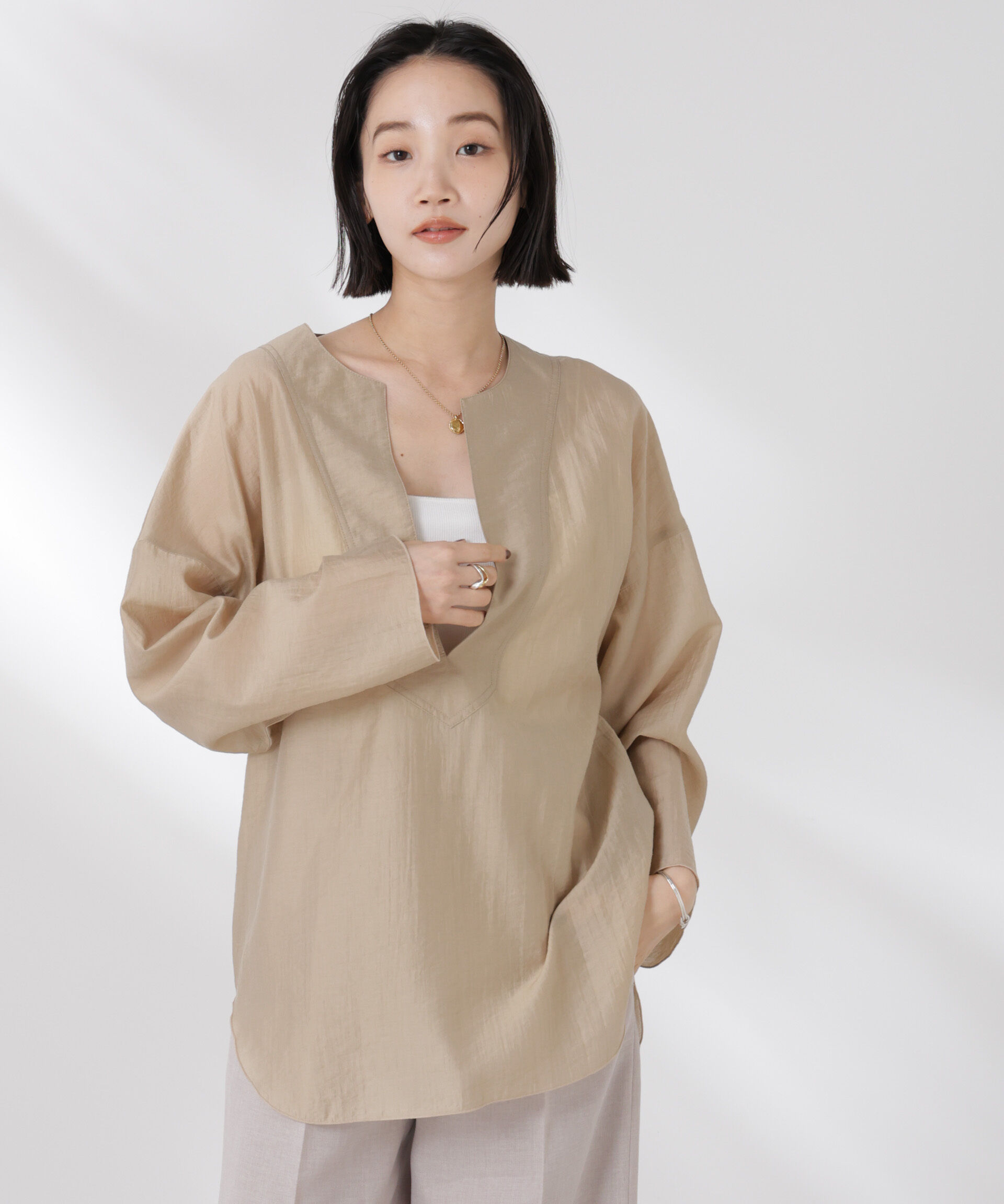 nano･universe「DeepVネックプルオーバーブラウス」|シャツ・ブラウス|ベージュ