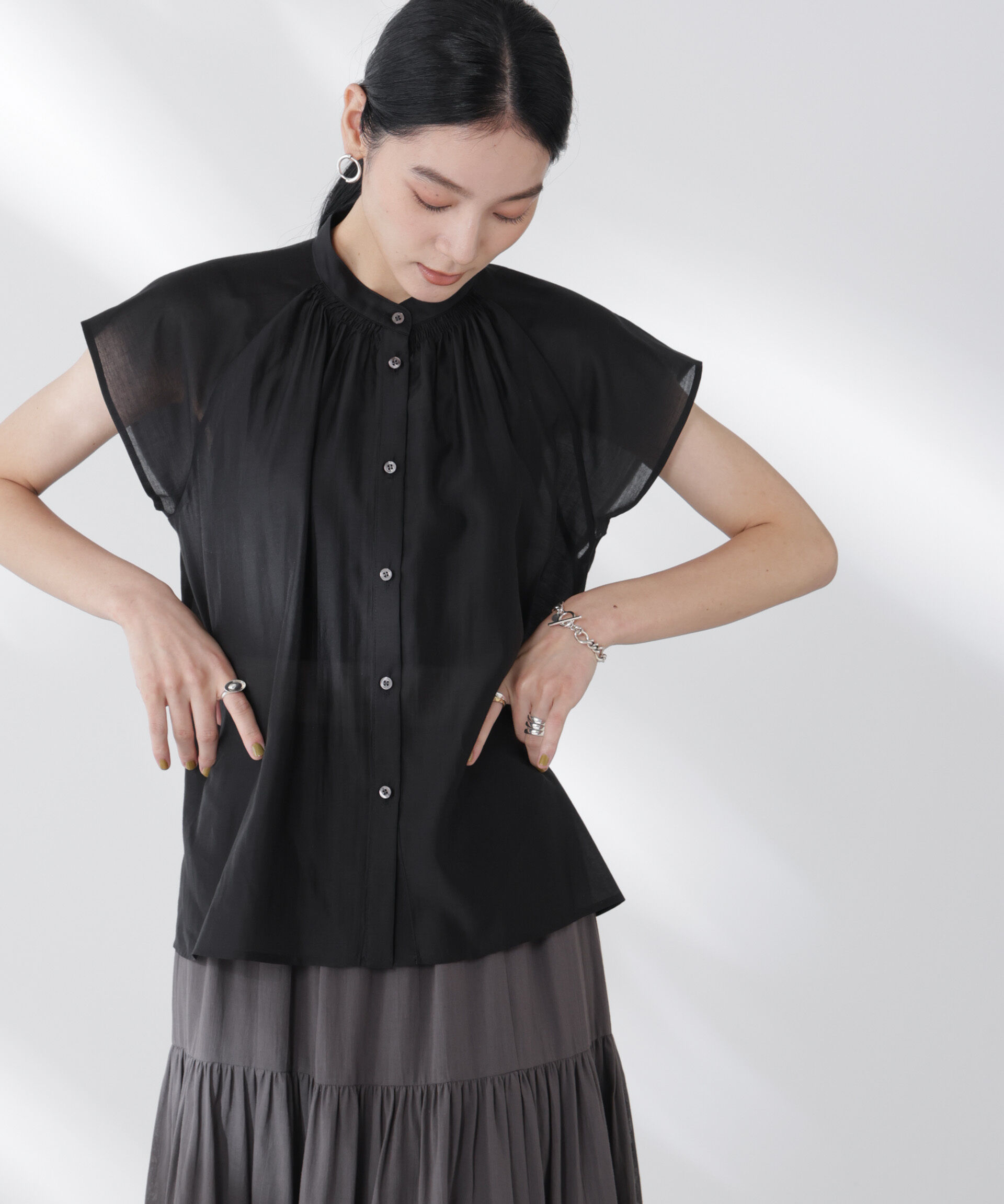 nano･universe「シアーサテンスタンドカラーブラウス」|シャツ・ブラウス|