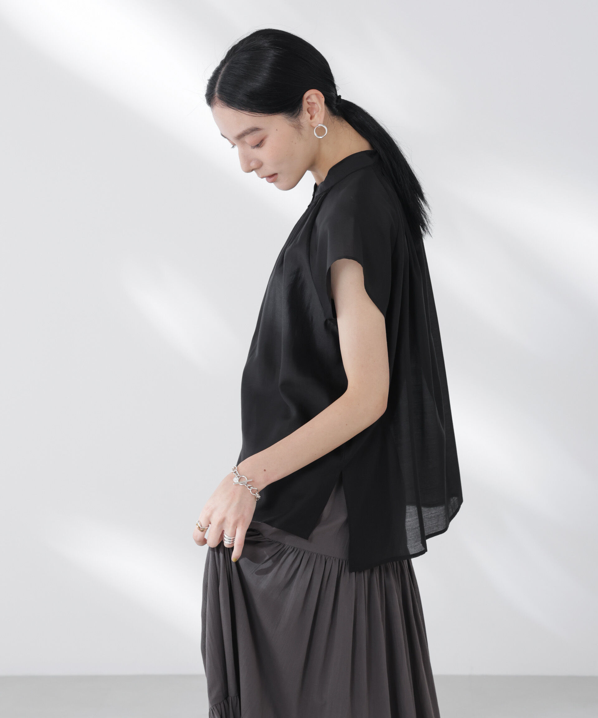 nano･universe「シアーサテンスタンドカラーブラウス」|シャツ・ブラウス|